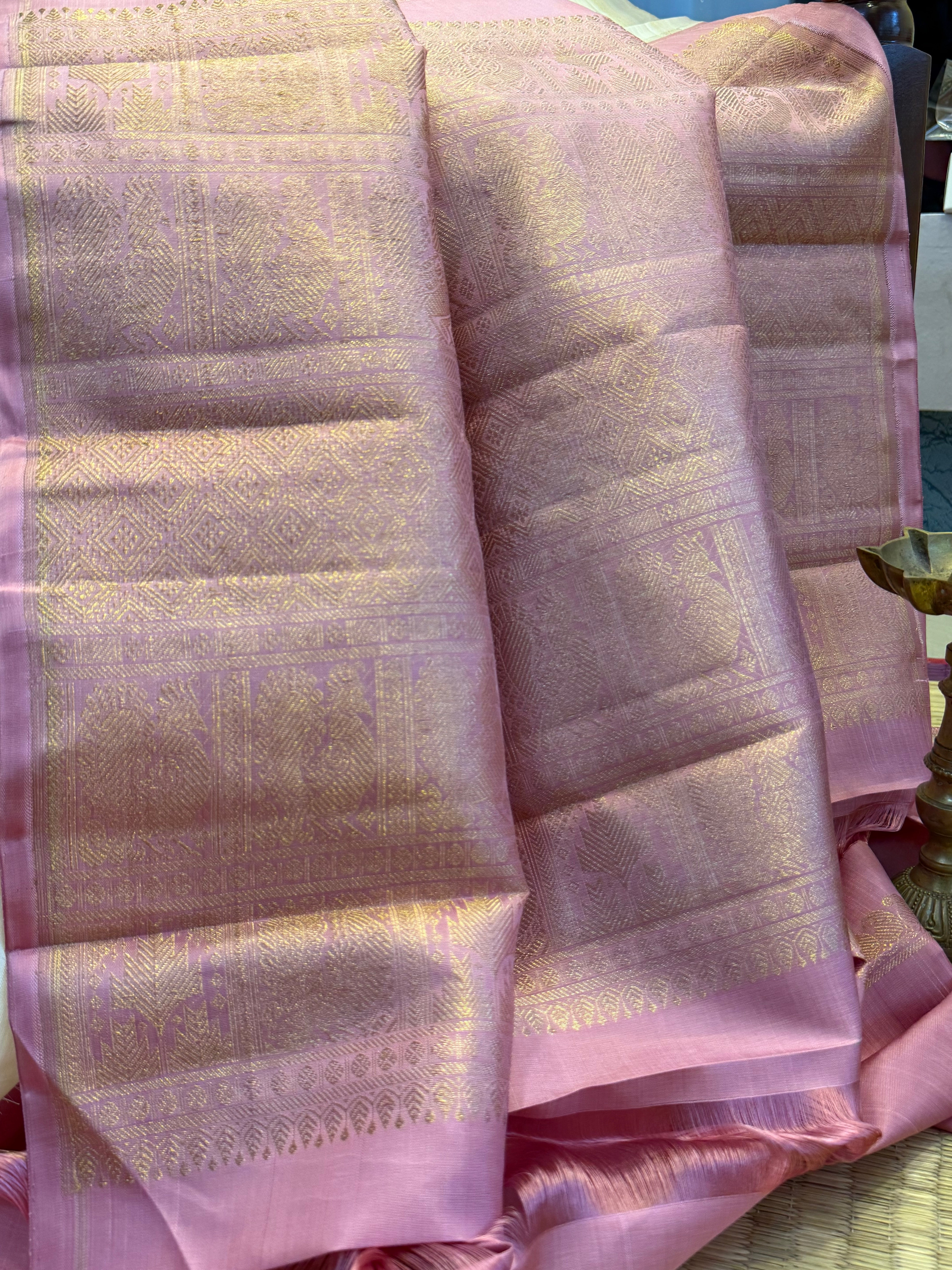 Offwhite manga butta borderless / Kanjipuram silk CL9965