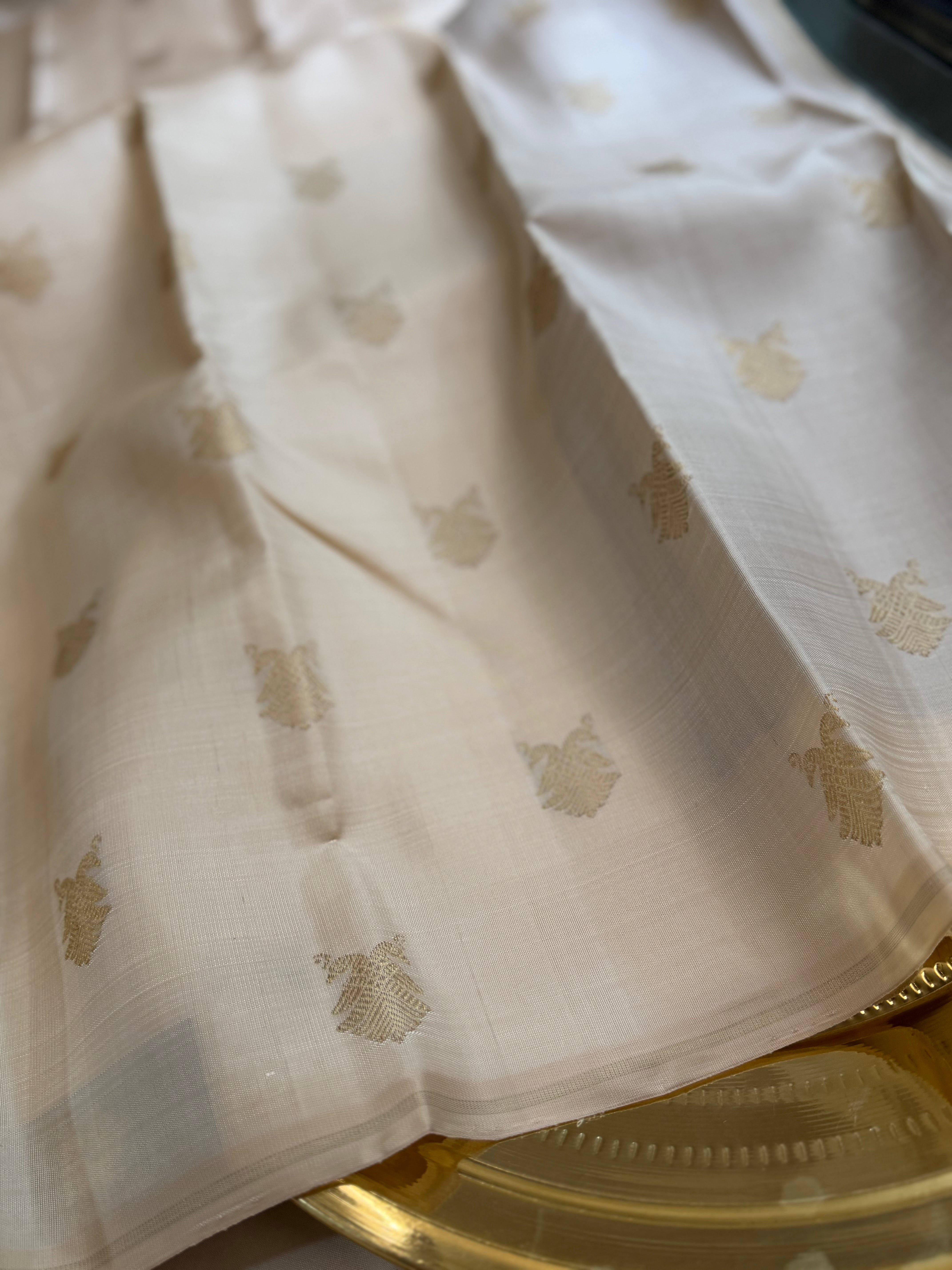 Malligai : off white retta palla  pure Zari Kanjipuram silk