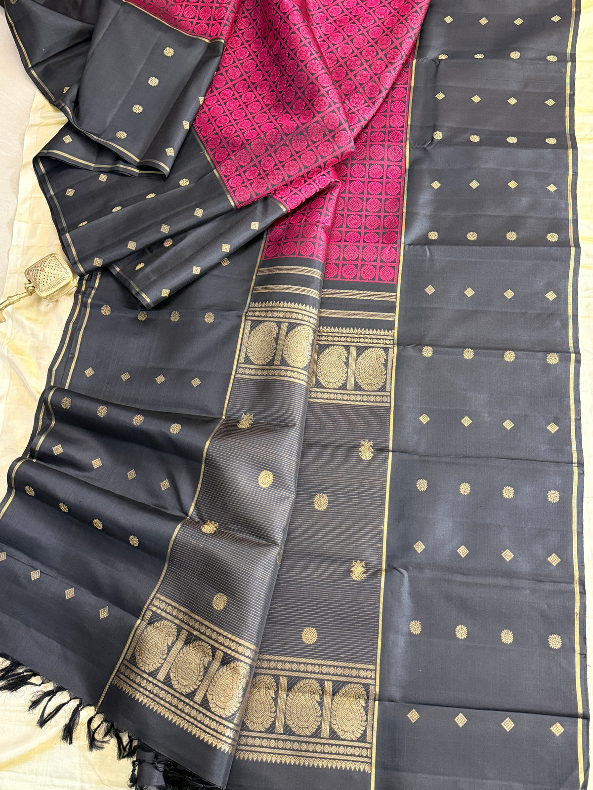1000 butta and long border Zari butta / kanjipuram silk saree 11964