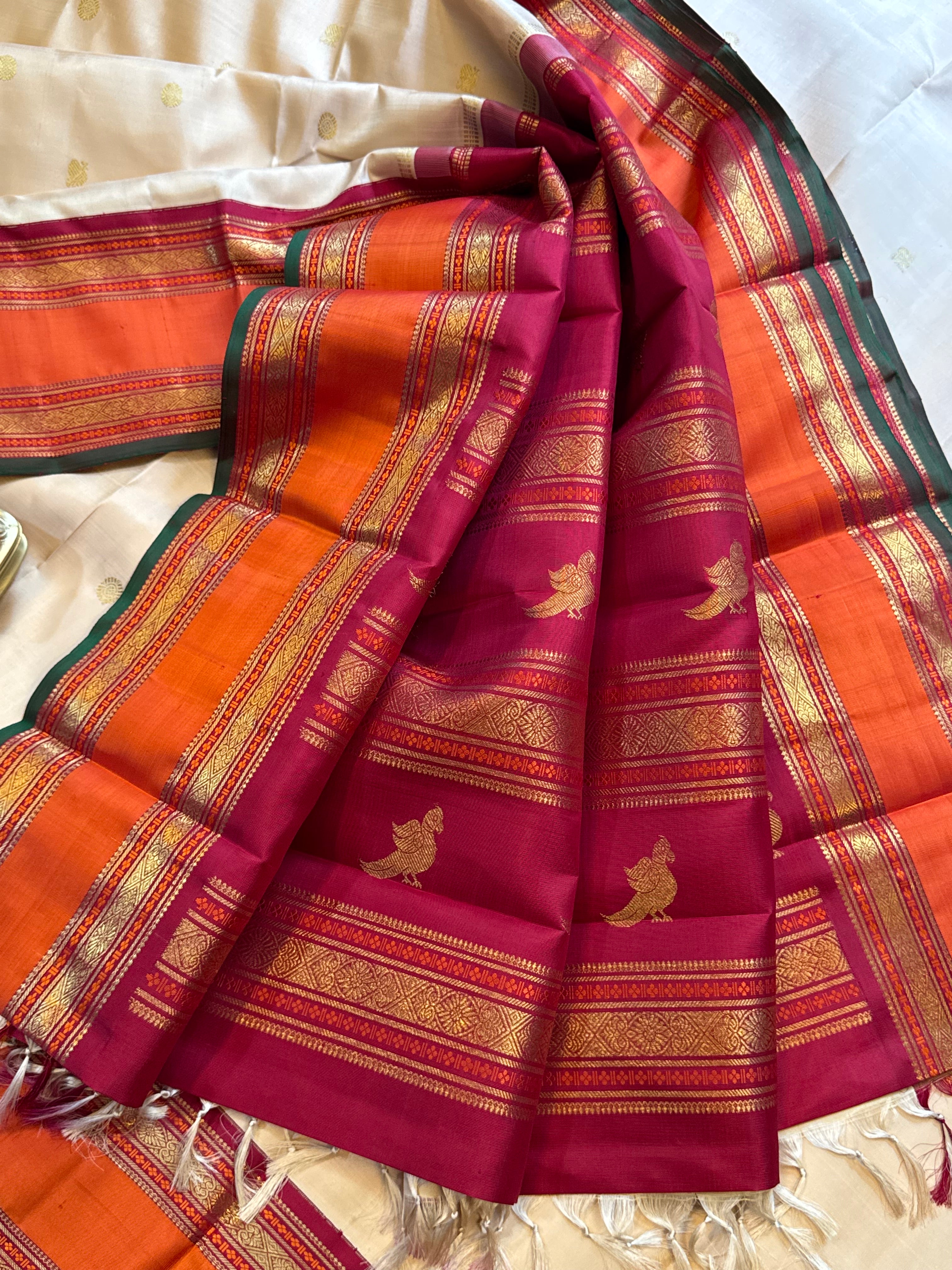 Off white retta pet Kai Korvai : Kanjipuram silk
