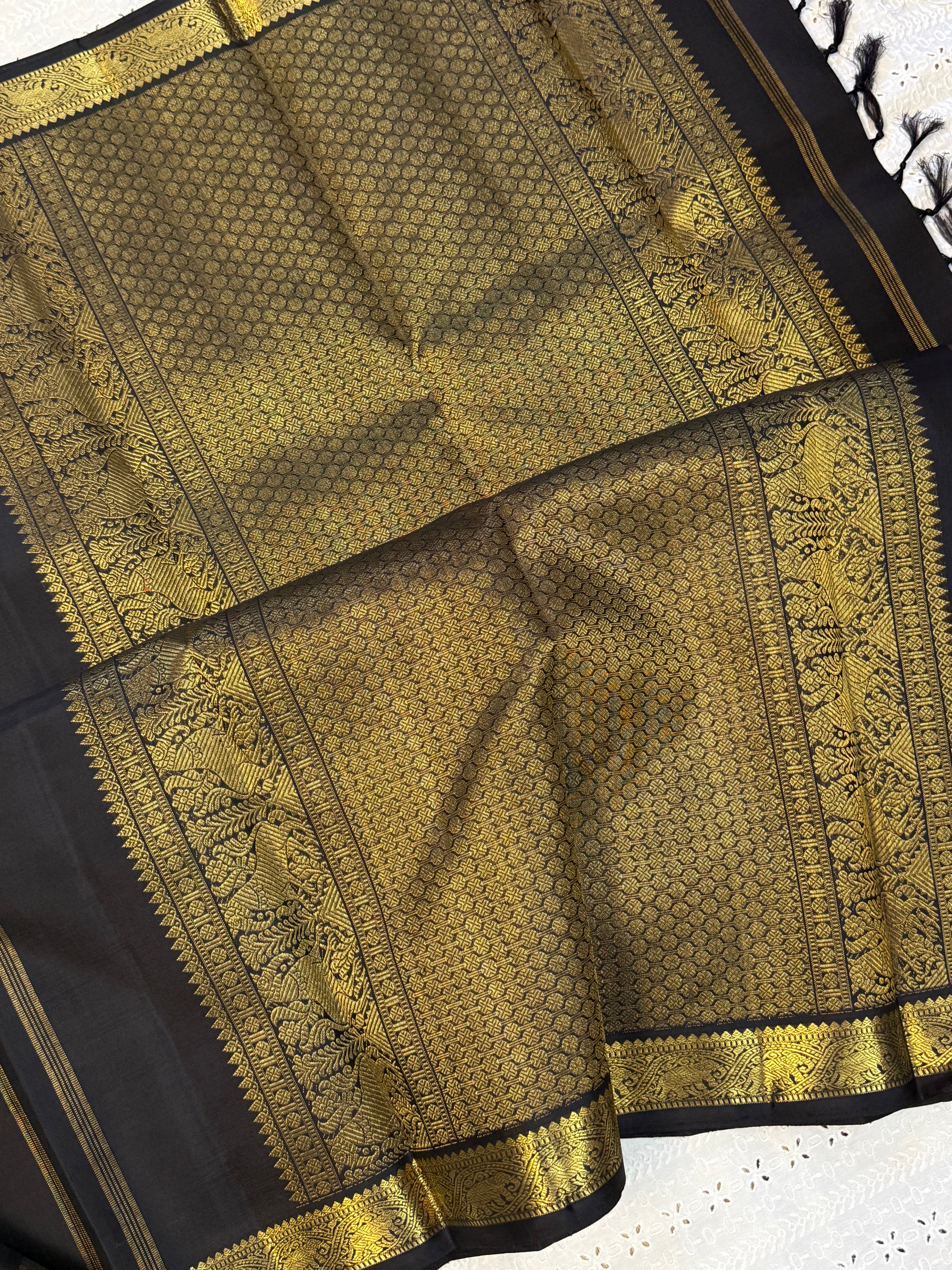 Black small border  / Kanjipuram silk