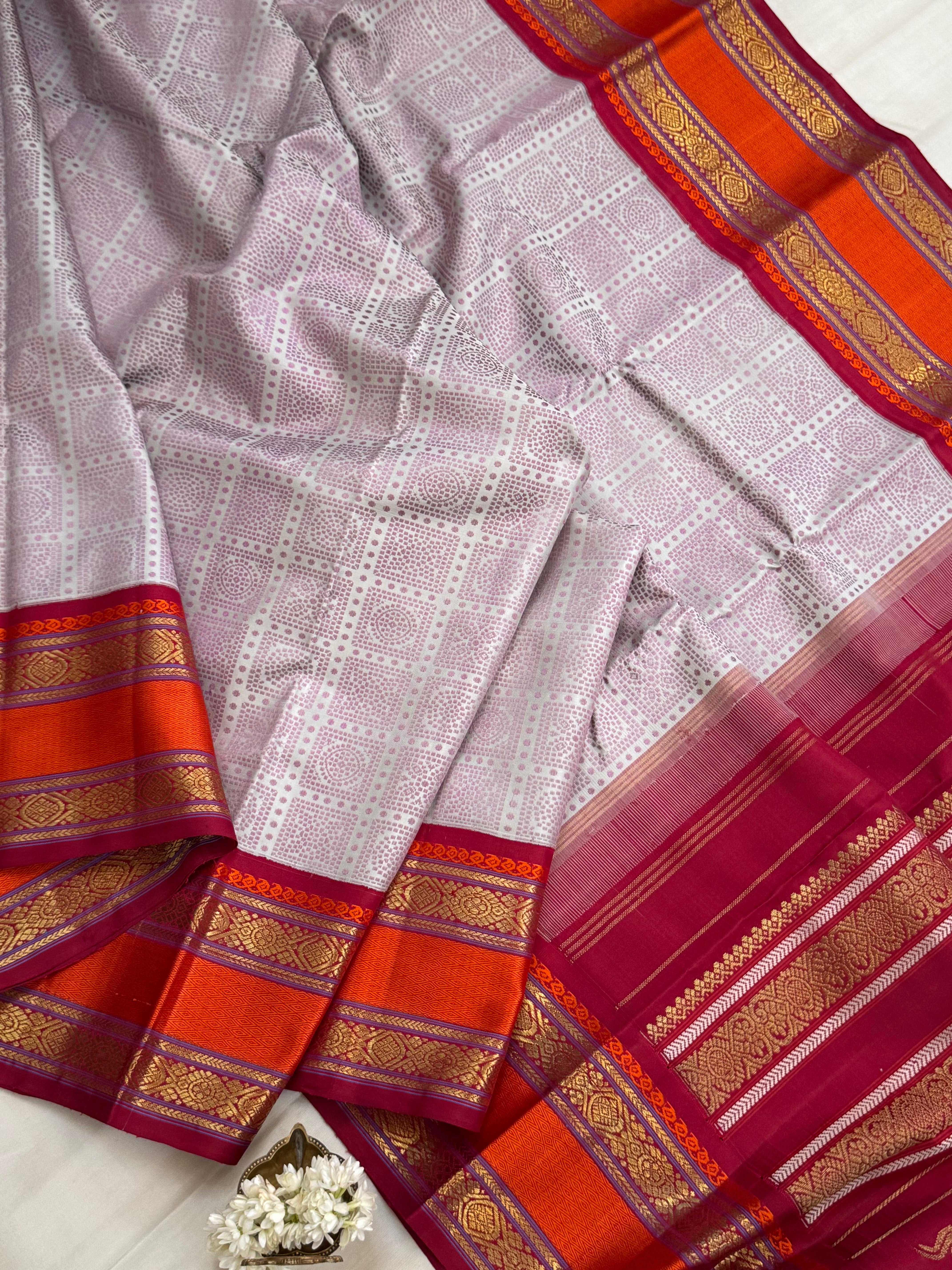 Bandhini Butta retta pet Korvai master weaver  Kanjipuram silk