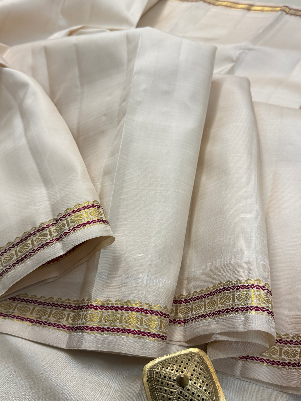 Venpattu veshti style small border/ Kanjipuram silk CLSA12355