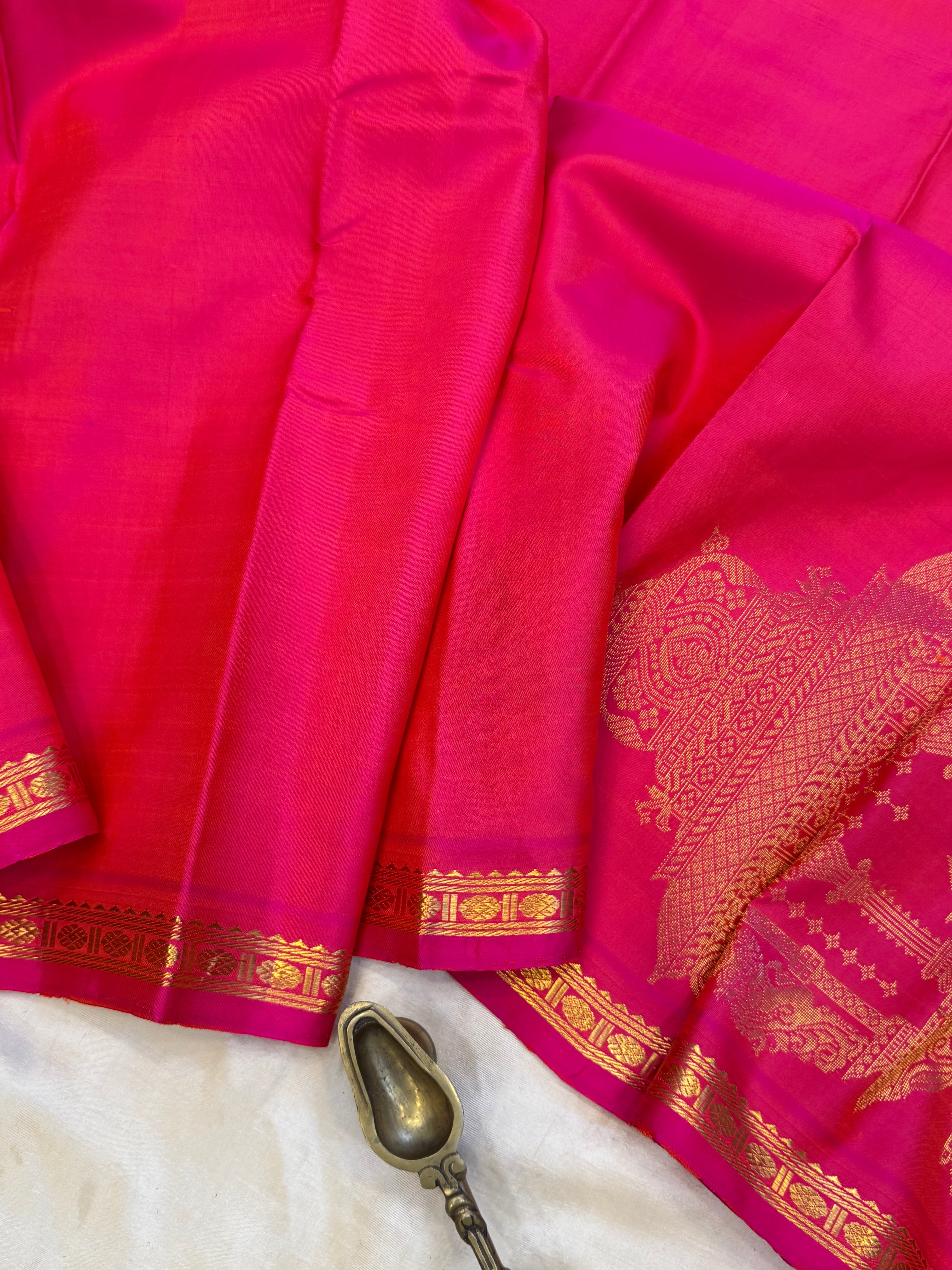 Pink small rudraksha border-Unique pallu / Arani silk