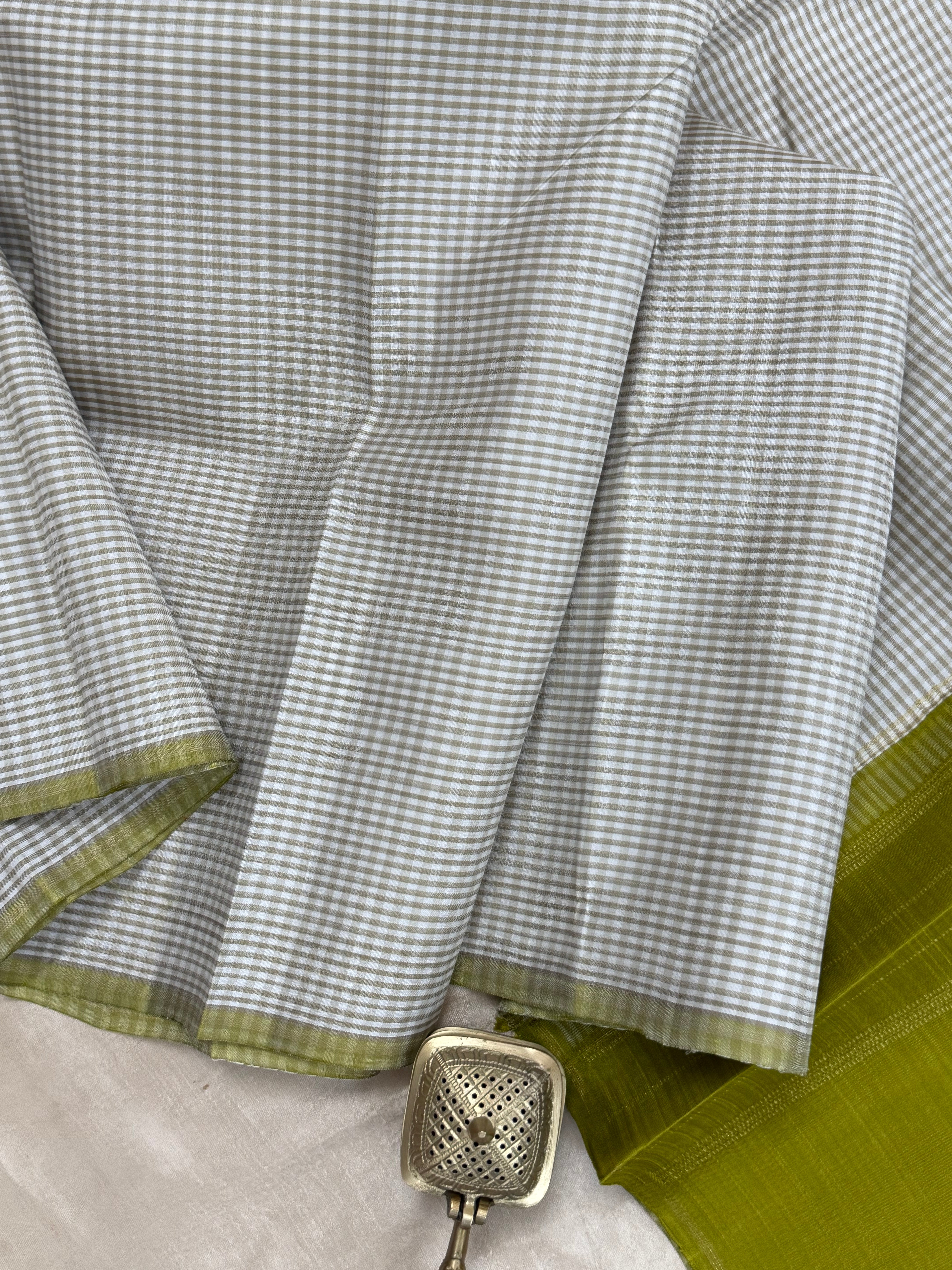 Offwhite and beige kattam borderless/ Kanjipuram silk