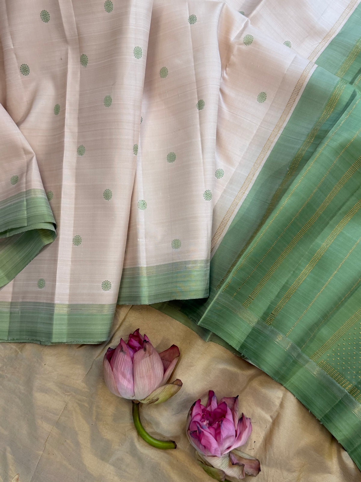 Off white green Butta  simple pure Zari Kanjipuram clsa12717