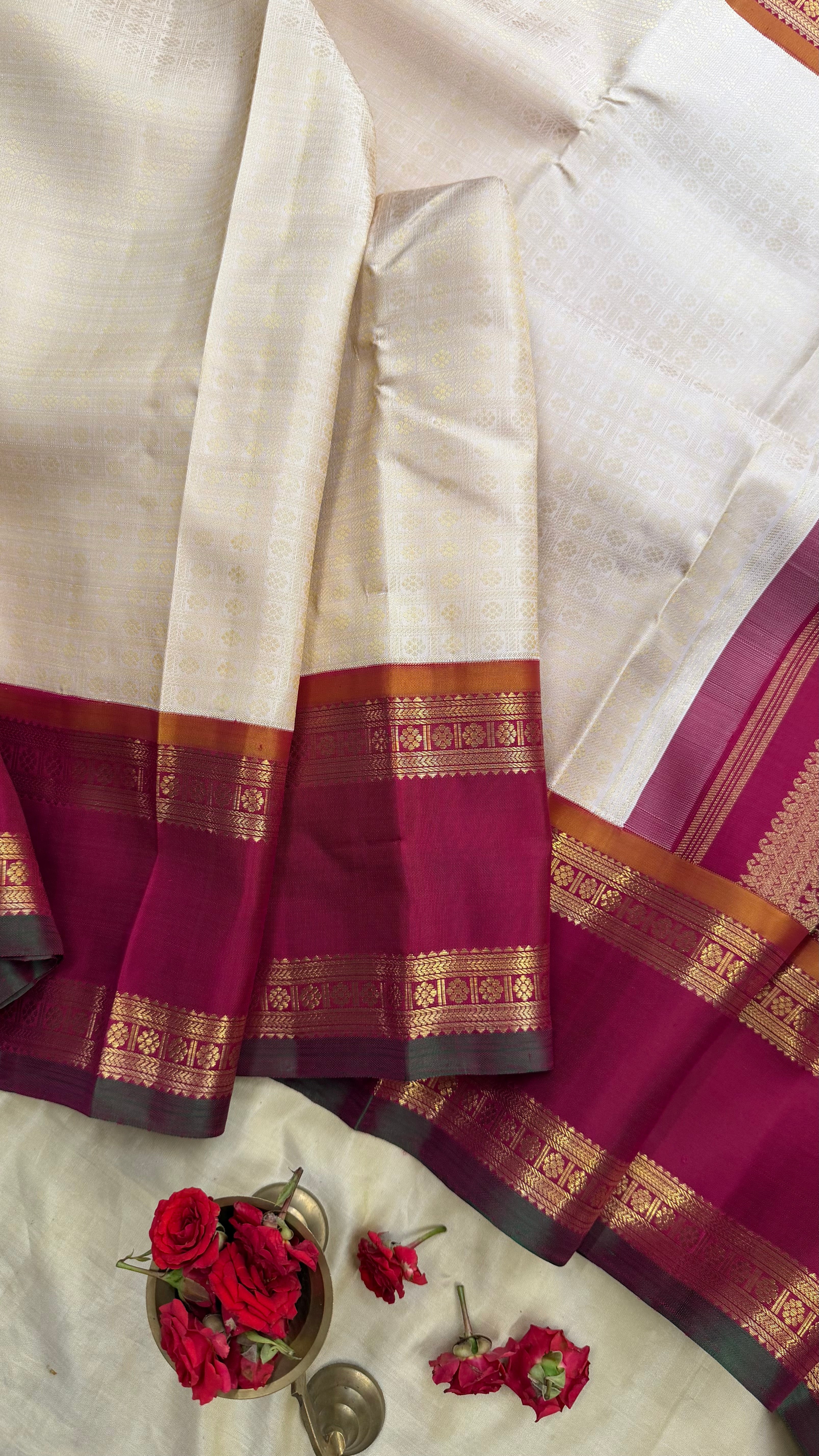 Cream Laksham Butta Korvai / Kanjipuram Silk