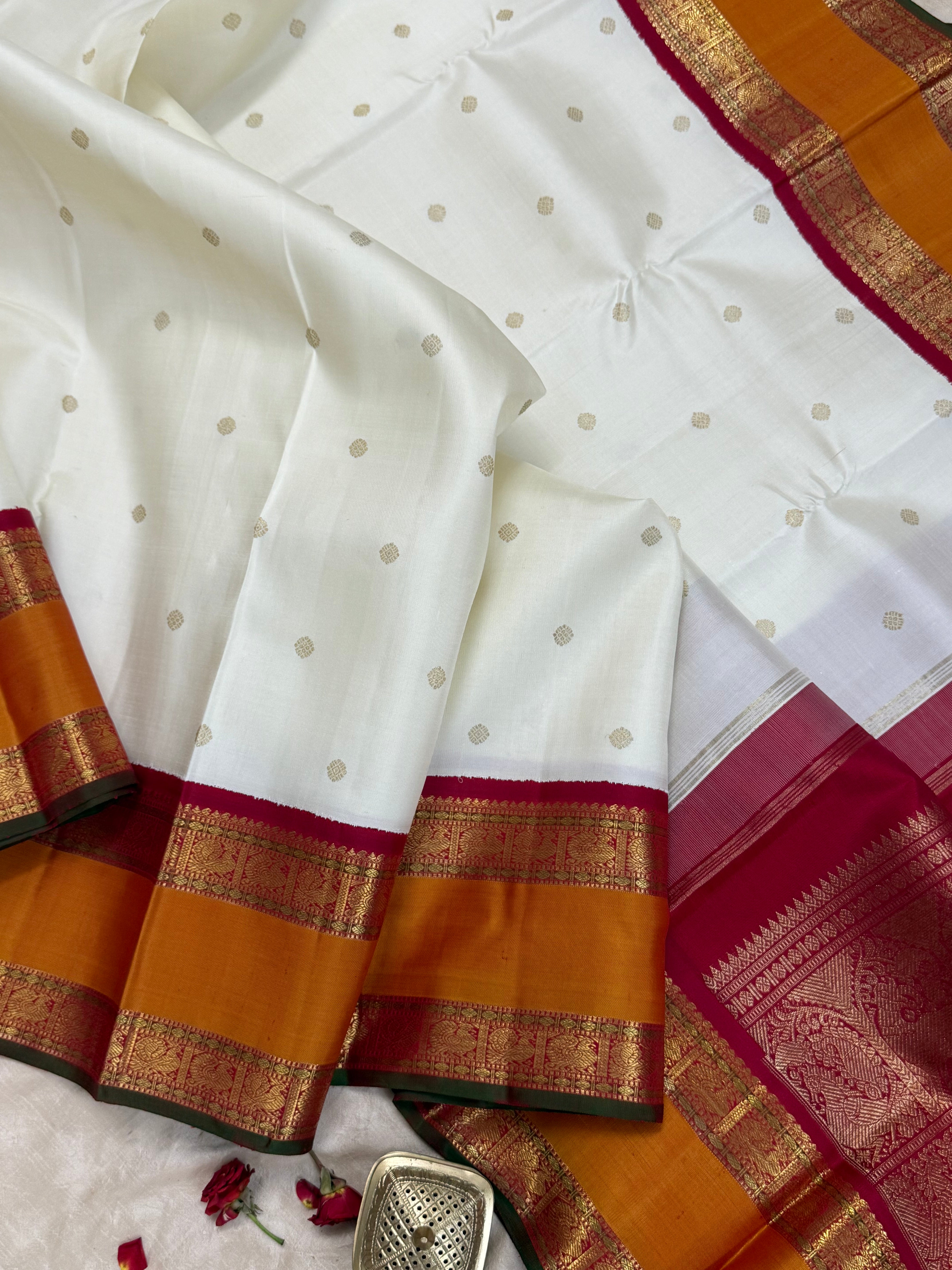Offwhite and araku rettapet border kai korvai/ Kanjipuram silk