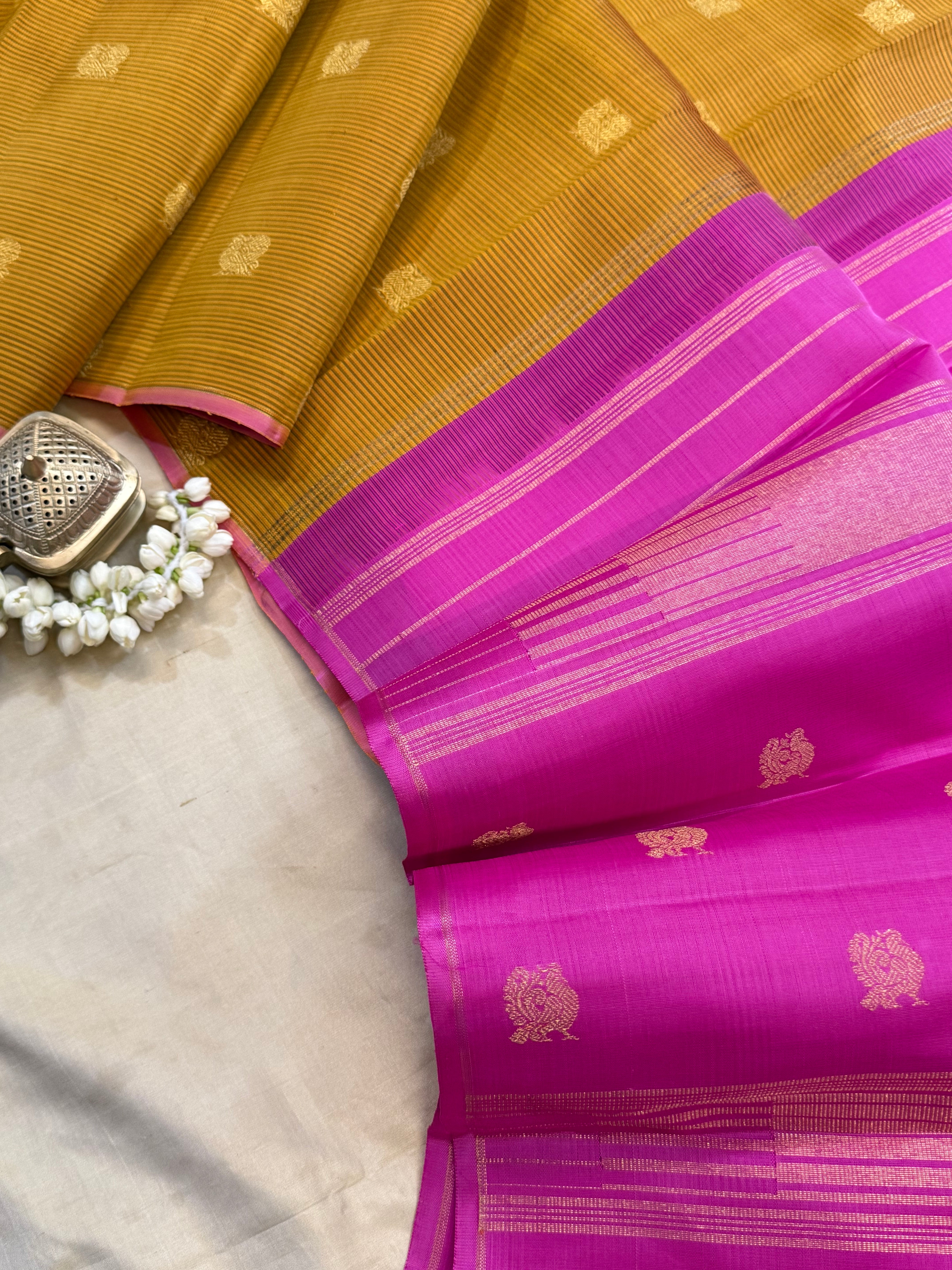 Mustard yellow stripes annam butta borderless/ Kanjipuram silk CL9512