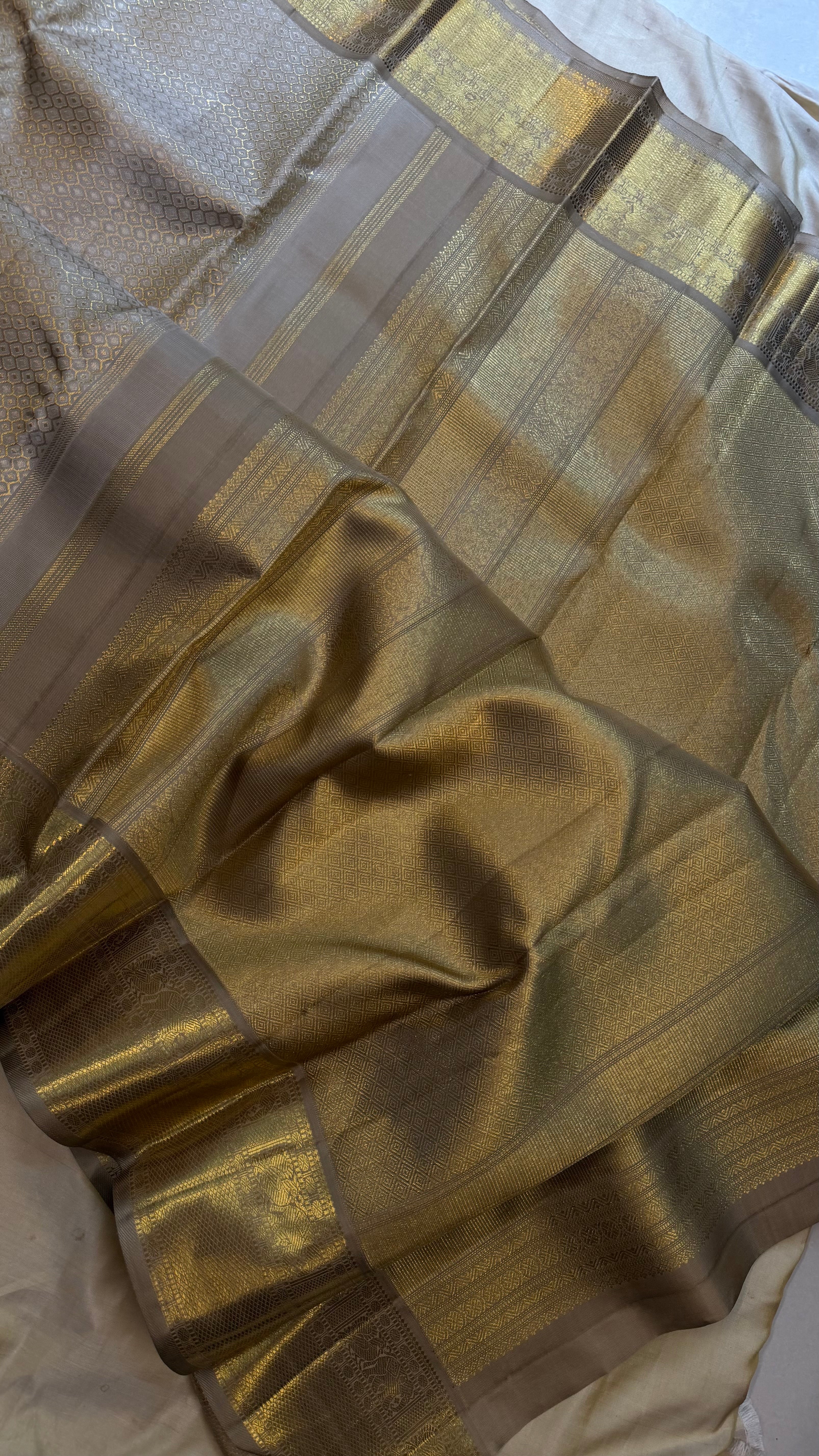 Vaibhogam: honey comb body brocade Kanjipuram silks