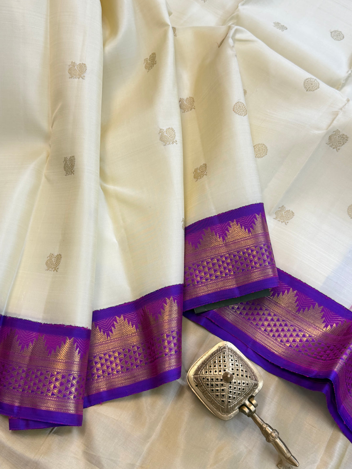 Off white Kai Korvai / pure Kanjipuram silk