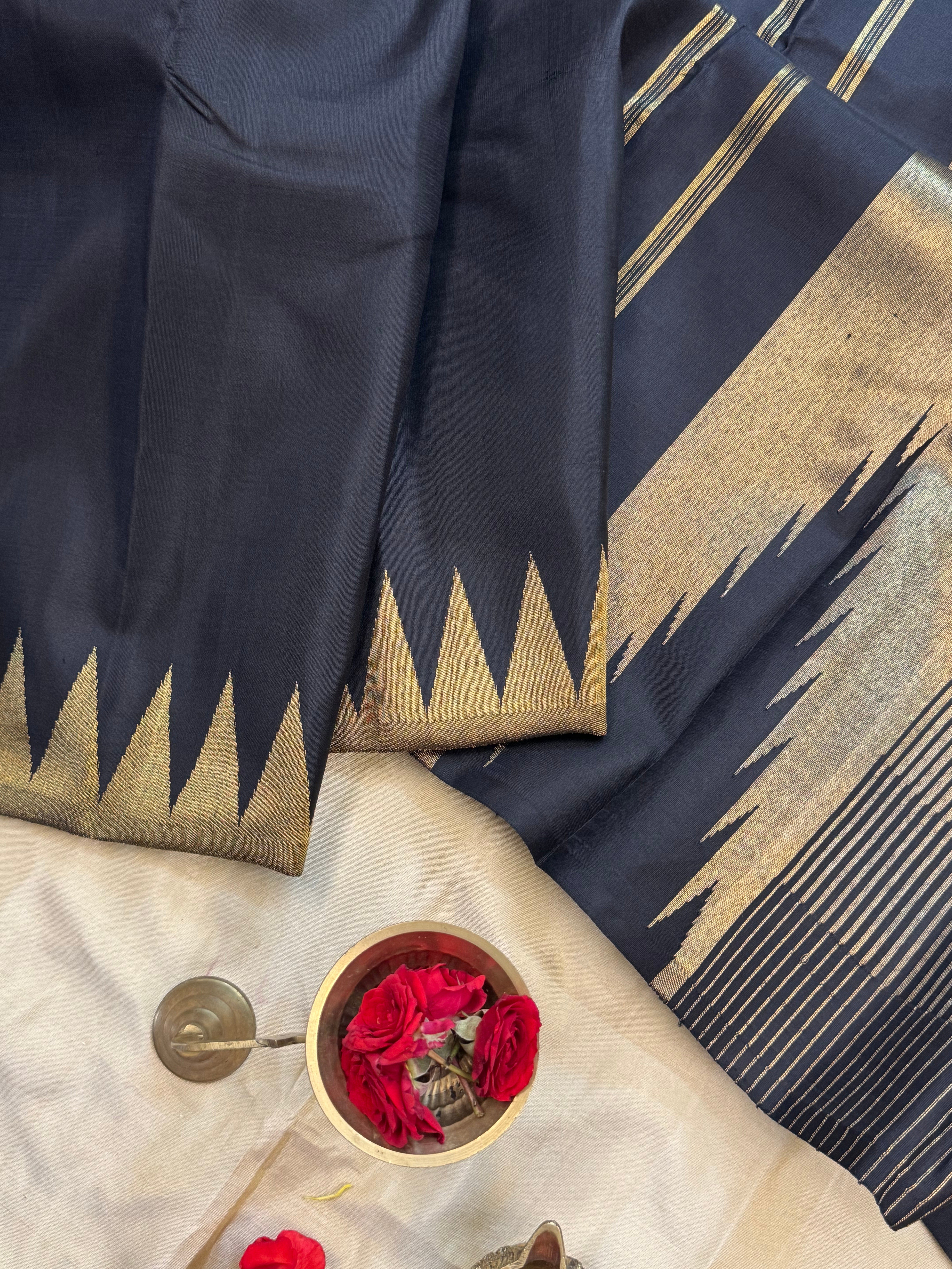 Black 8 kol / Kanjipuram silk