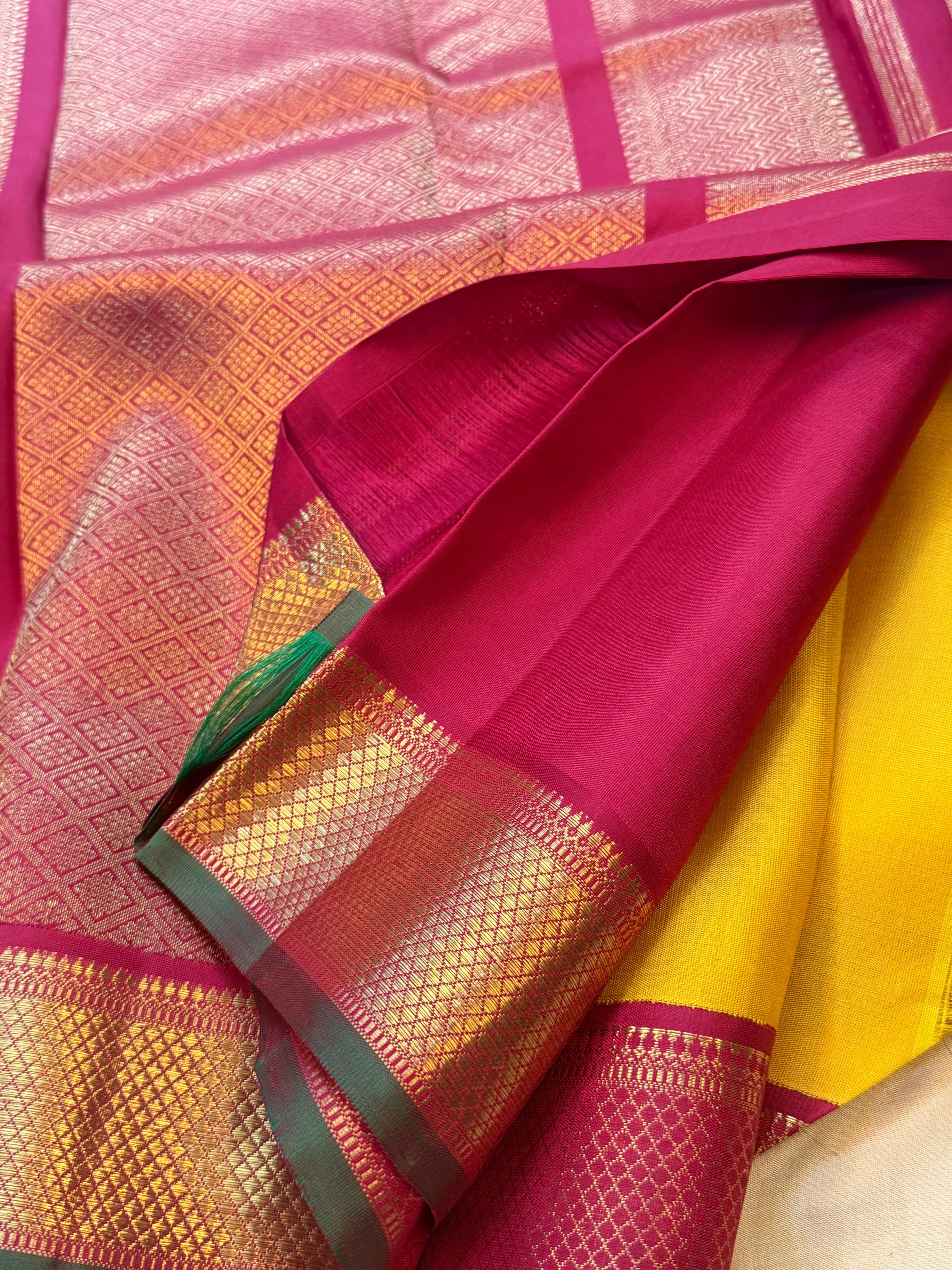 Mustard yellow Korvai. / Kanjipuram silk