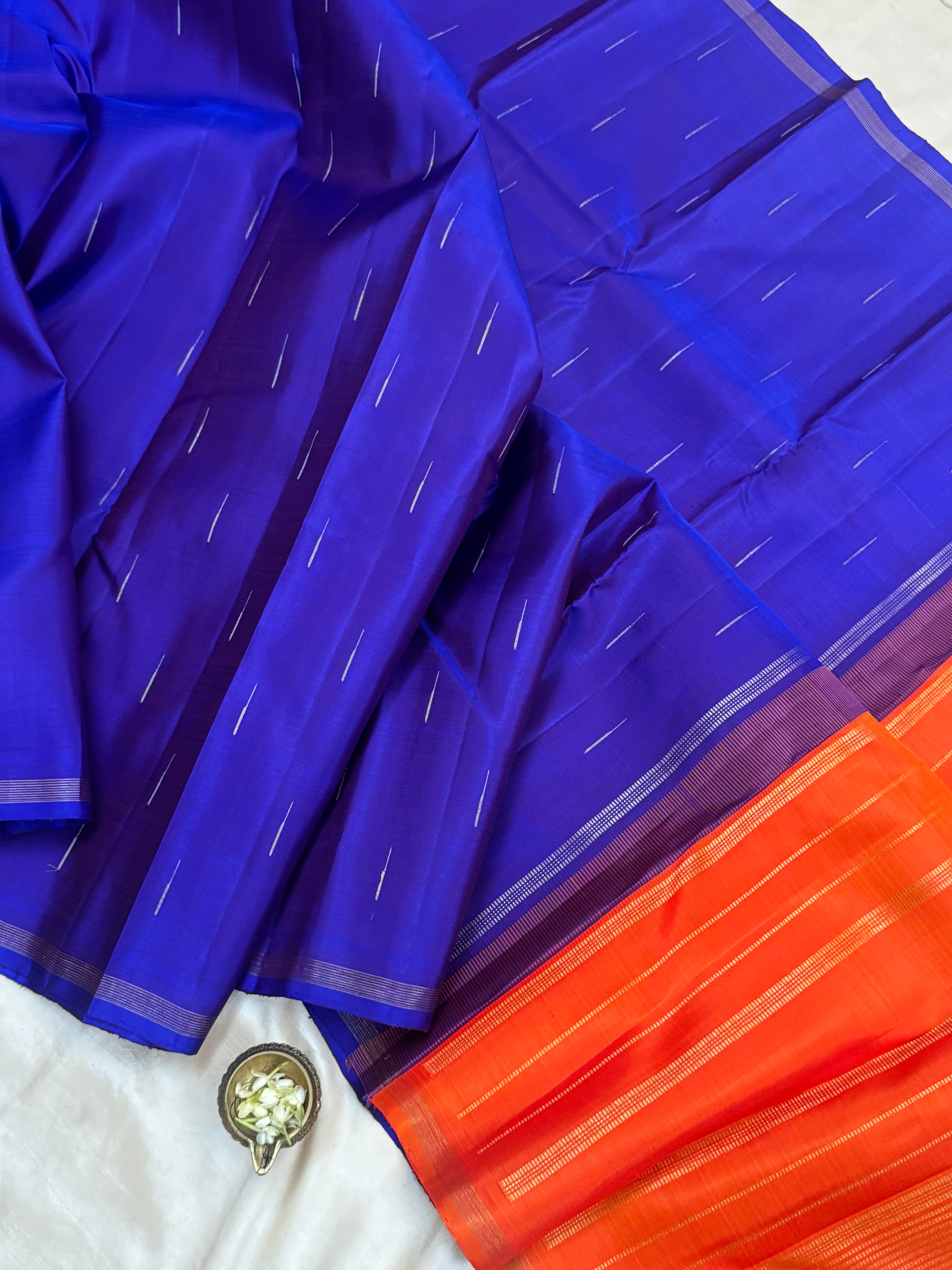 Malli moggu dual tone blue  / Kanjipuram silk