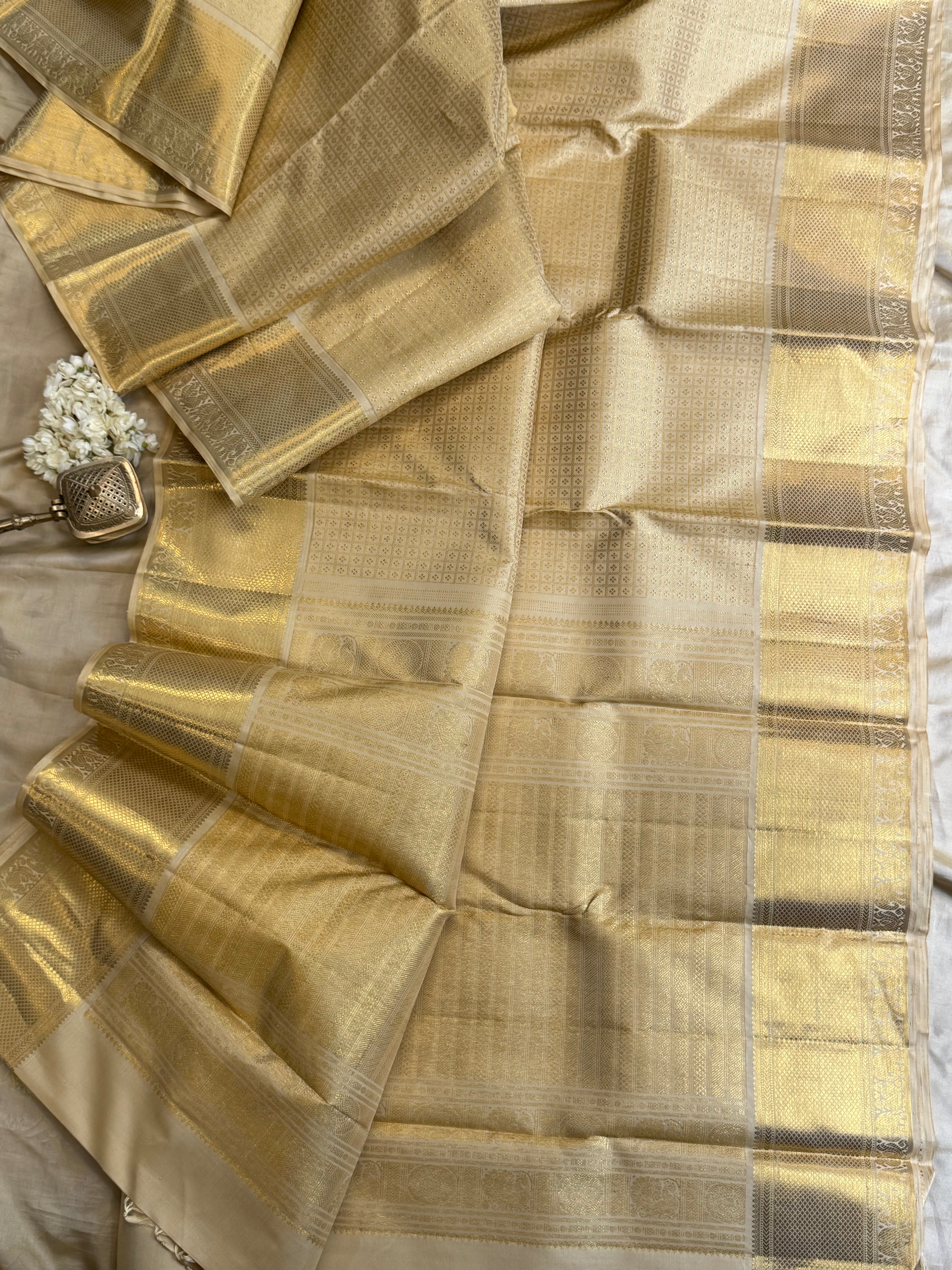 Tussar (Golden) lakshambutta / Arani silk CL10113