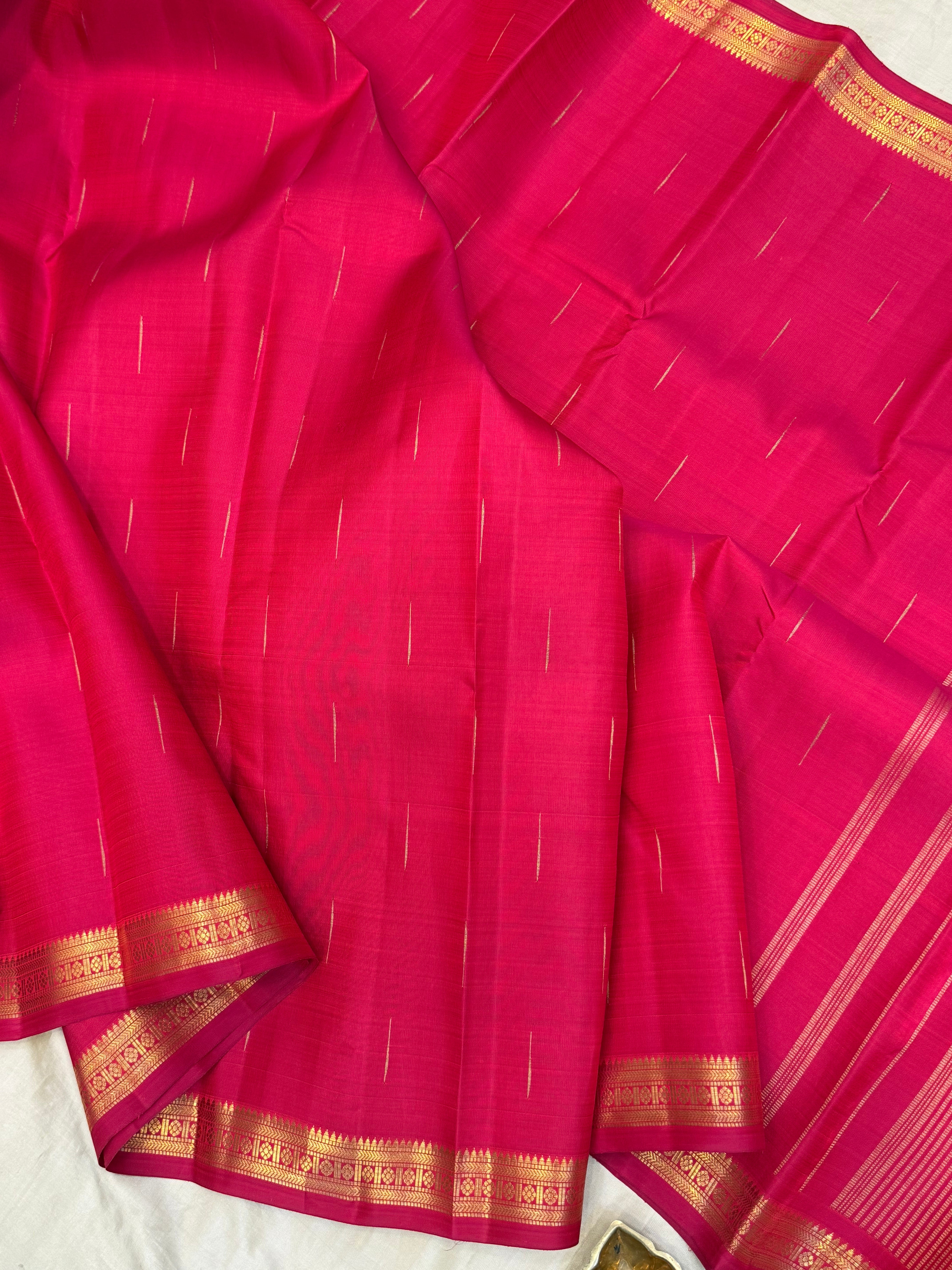 Kalyani : Double tone pink small border Malli moggu / kanjipuram silk