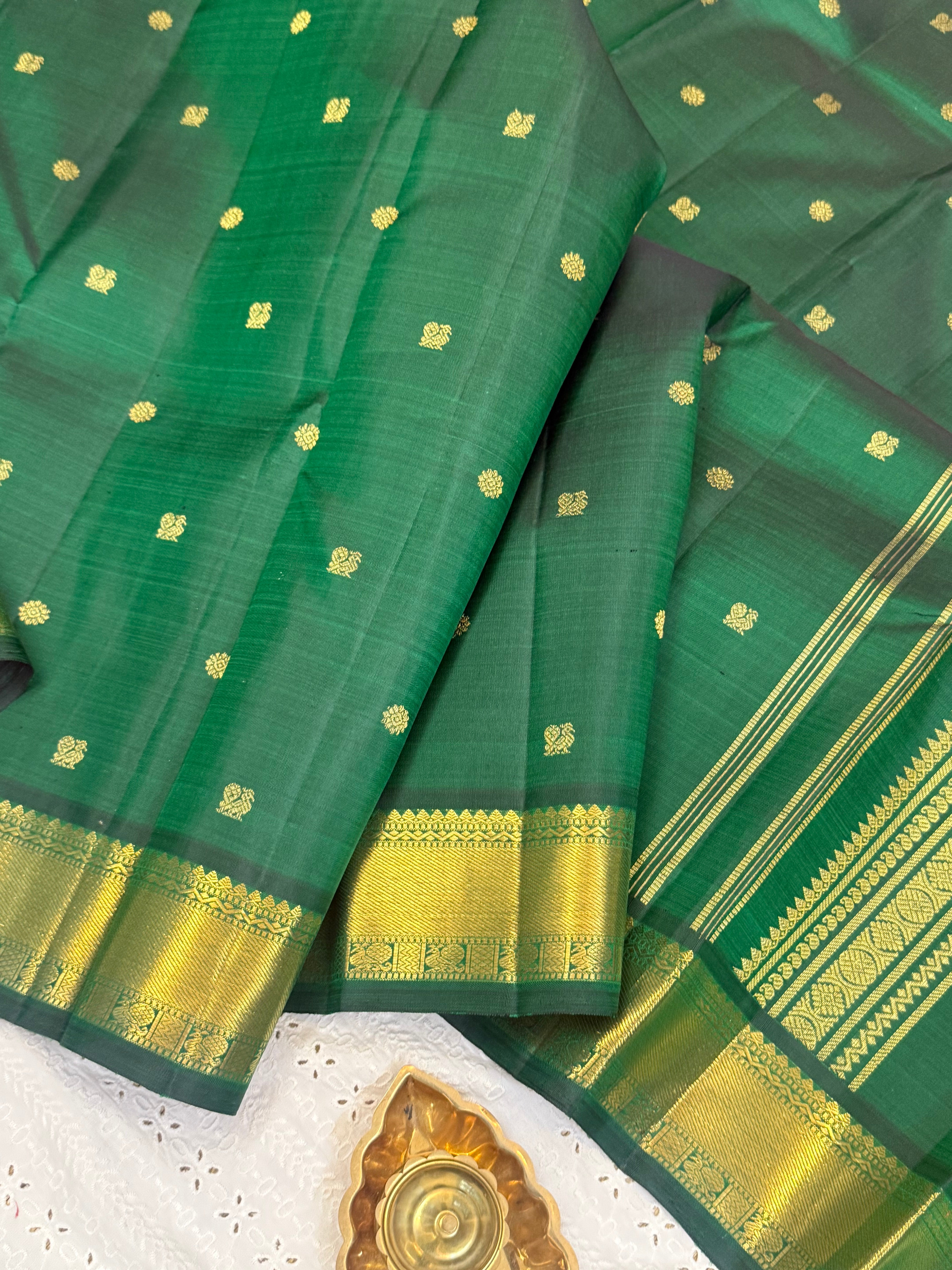 Forest green Annam and chakram Butta / kanjipuram silk saree CLSA10128