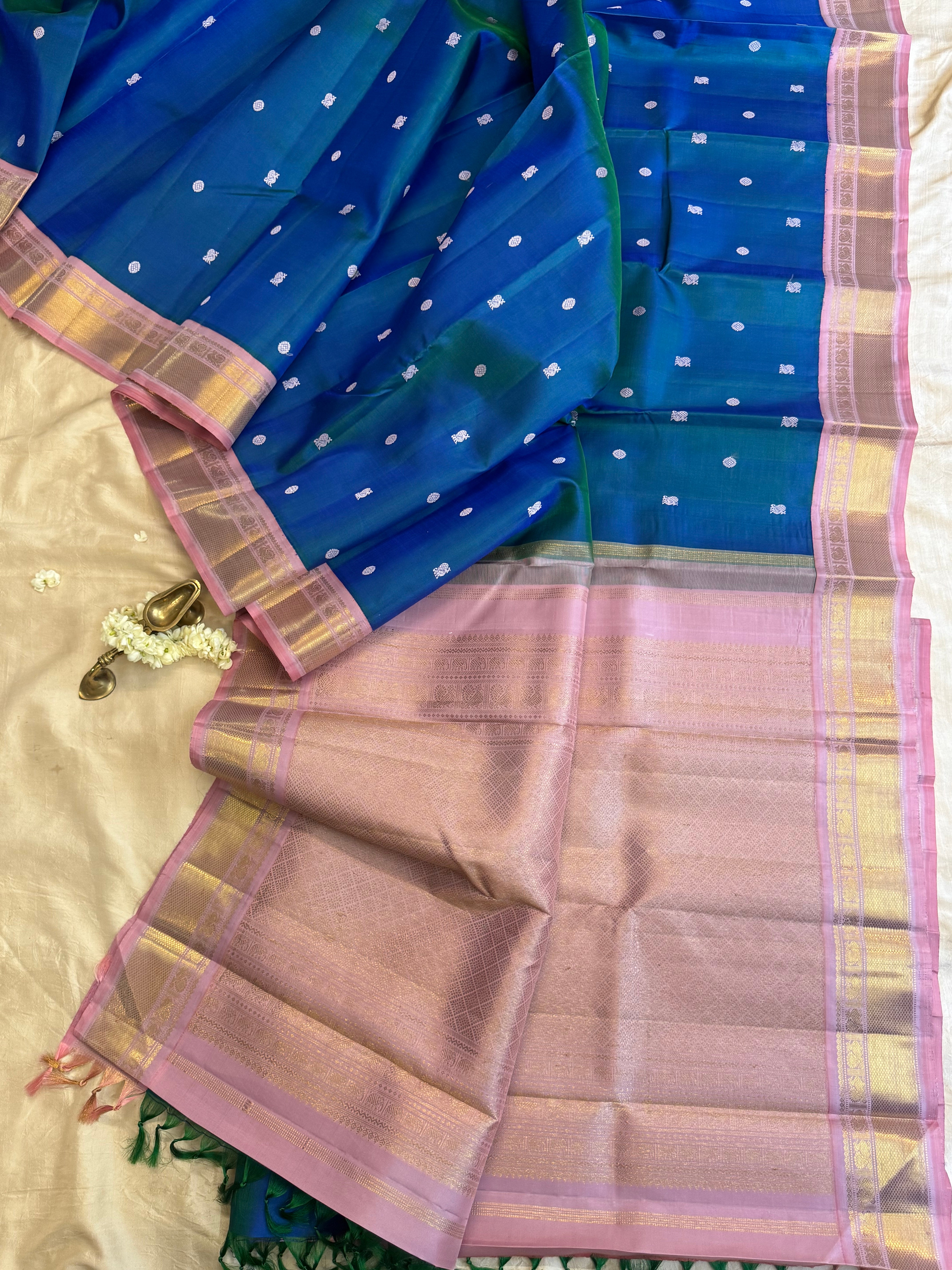 Mayilkazhuthu kai korvai / kanjipuram silk