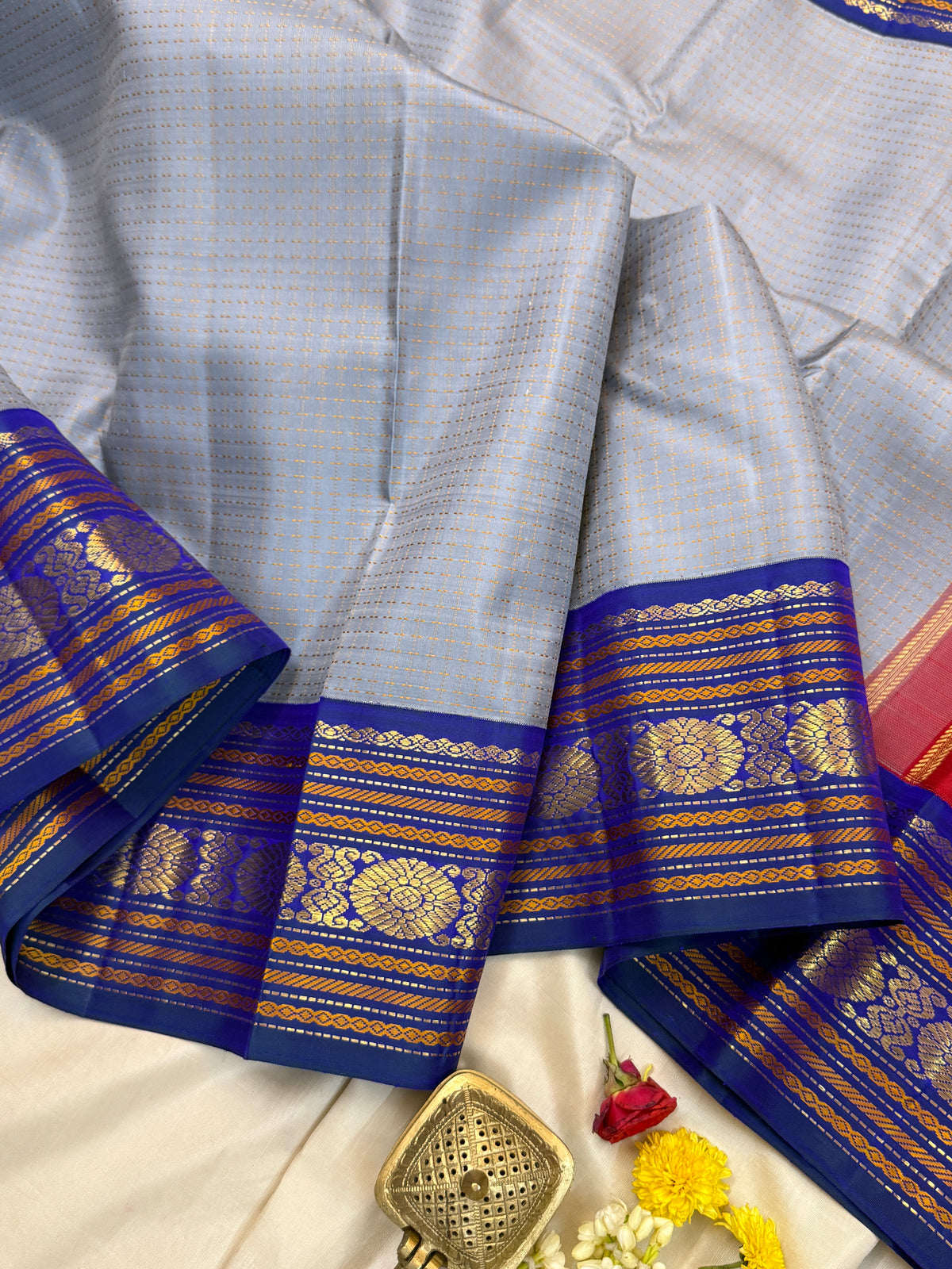 Master weaver- grey thread plus butta kai korvai adai woven / kanjipuram silk