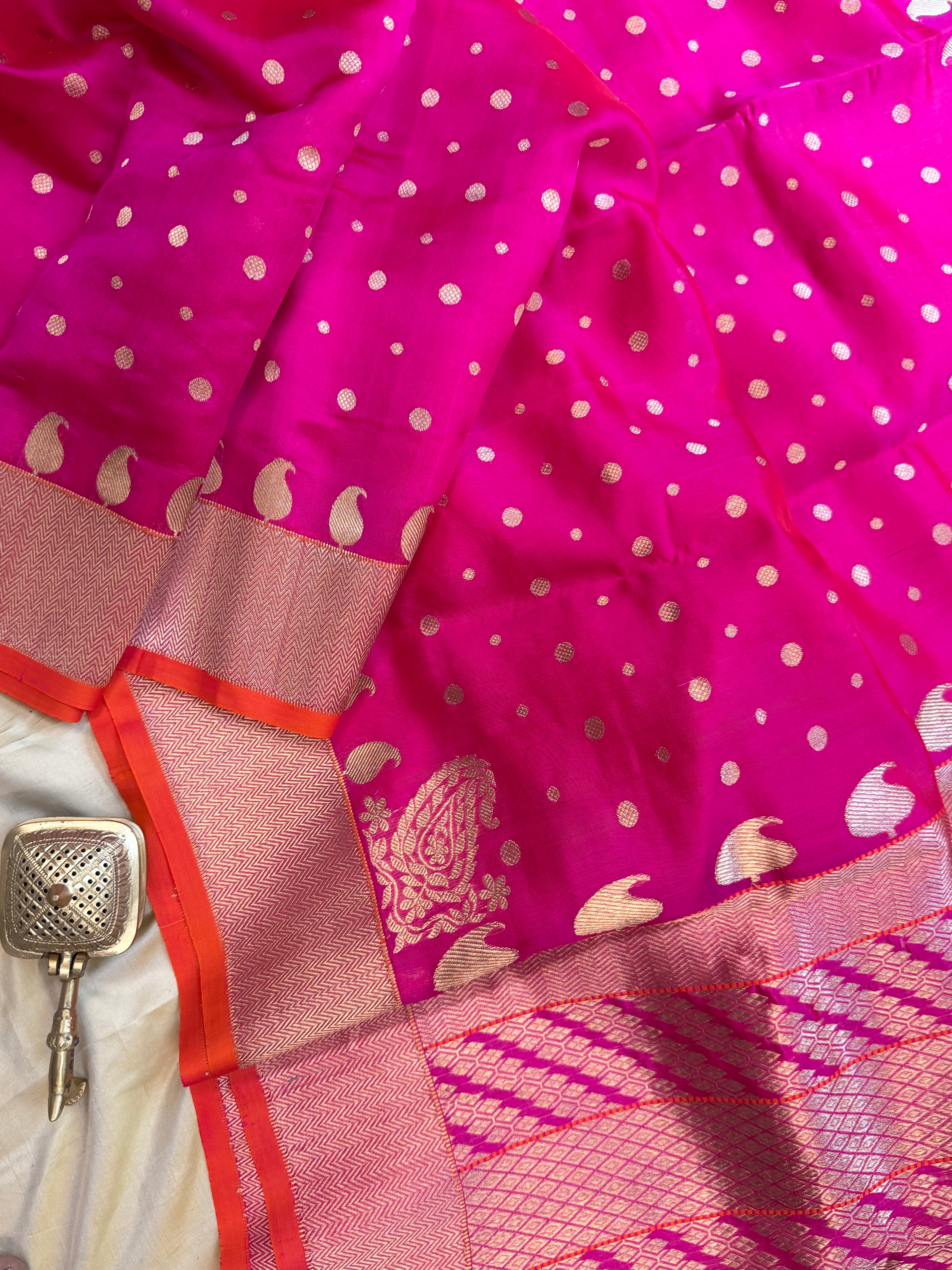 Rani pink hazar kadwa Butta / revival Chanderi