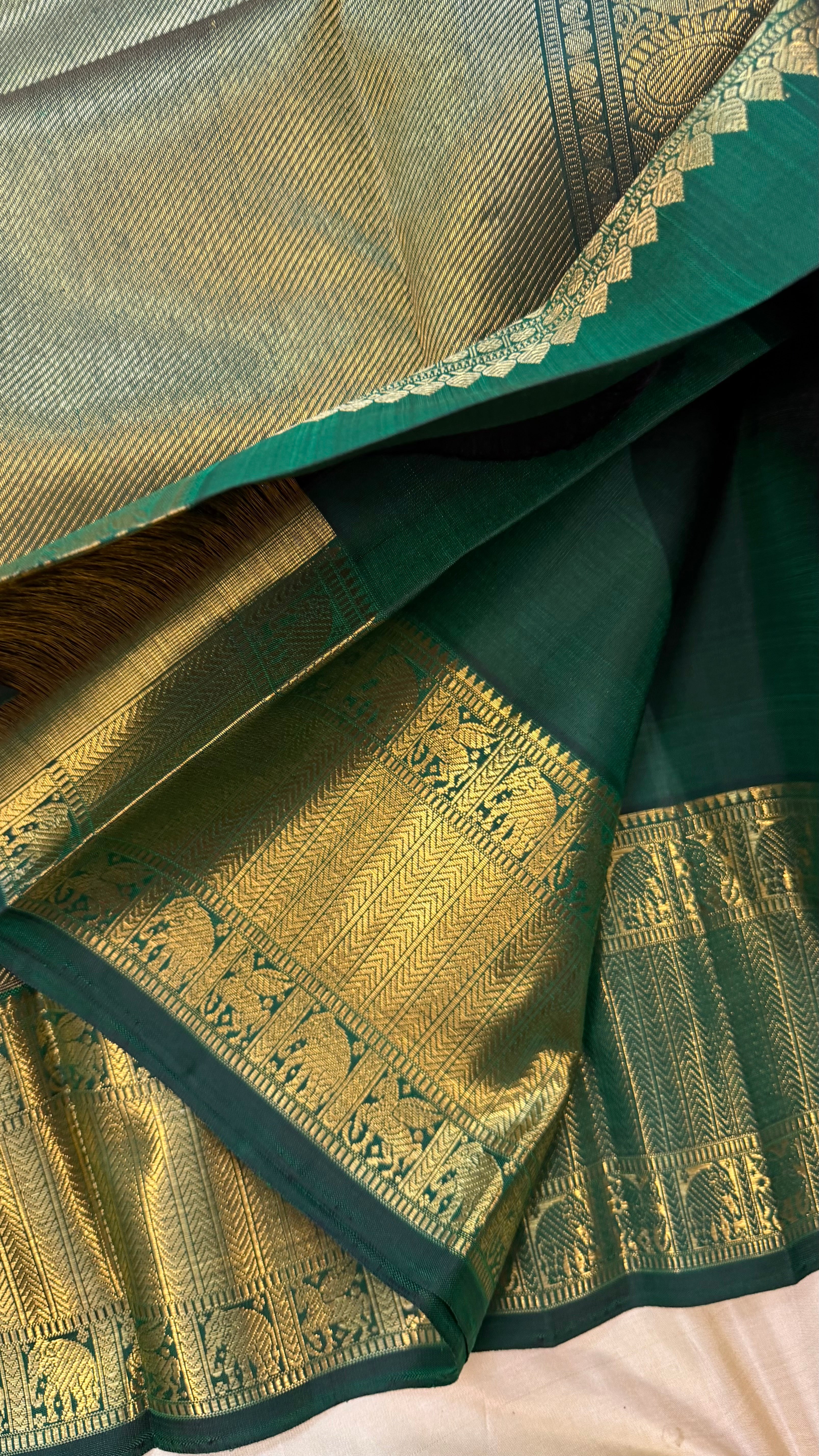 Vaibhogam :  Green vanasingaram brocade Kanjipuram silk