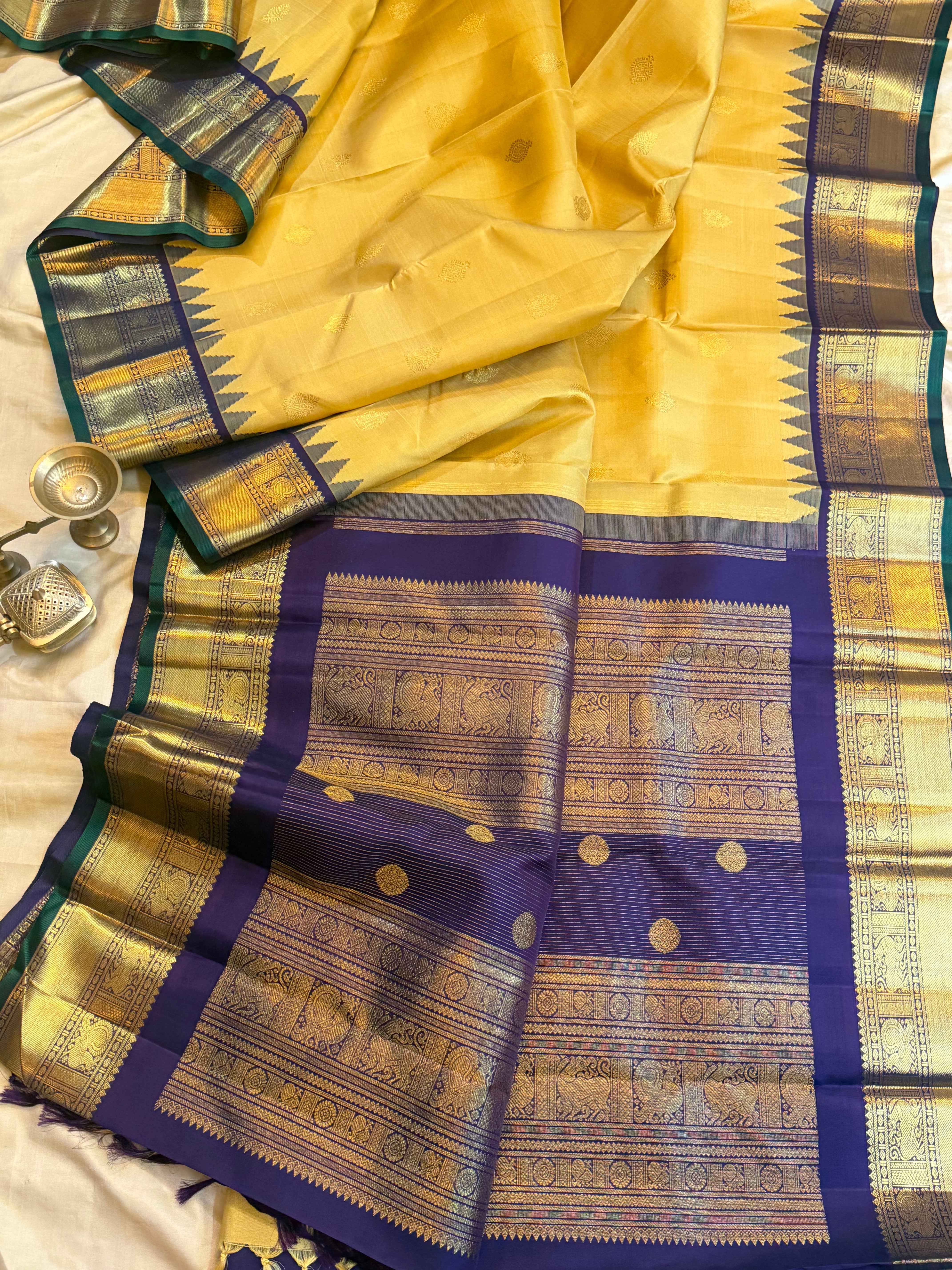 Sandal Kai Korvai  / Kanjipuram silk