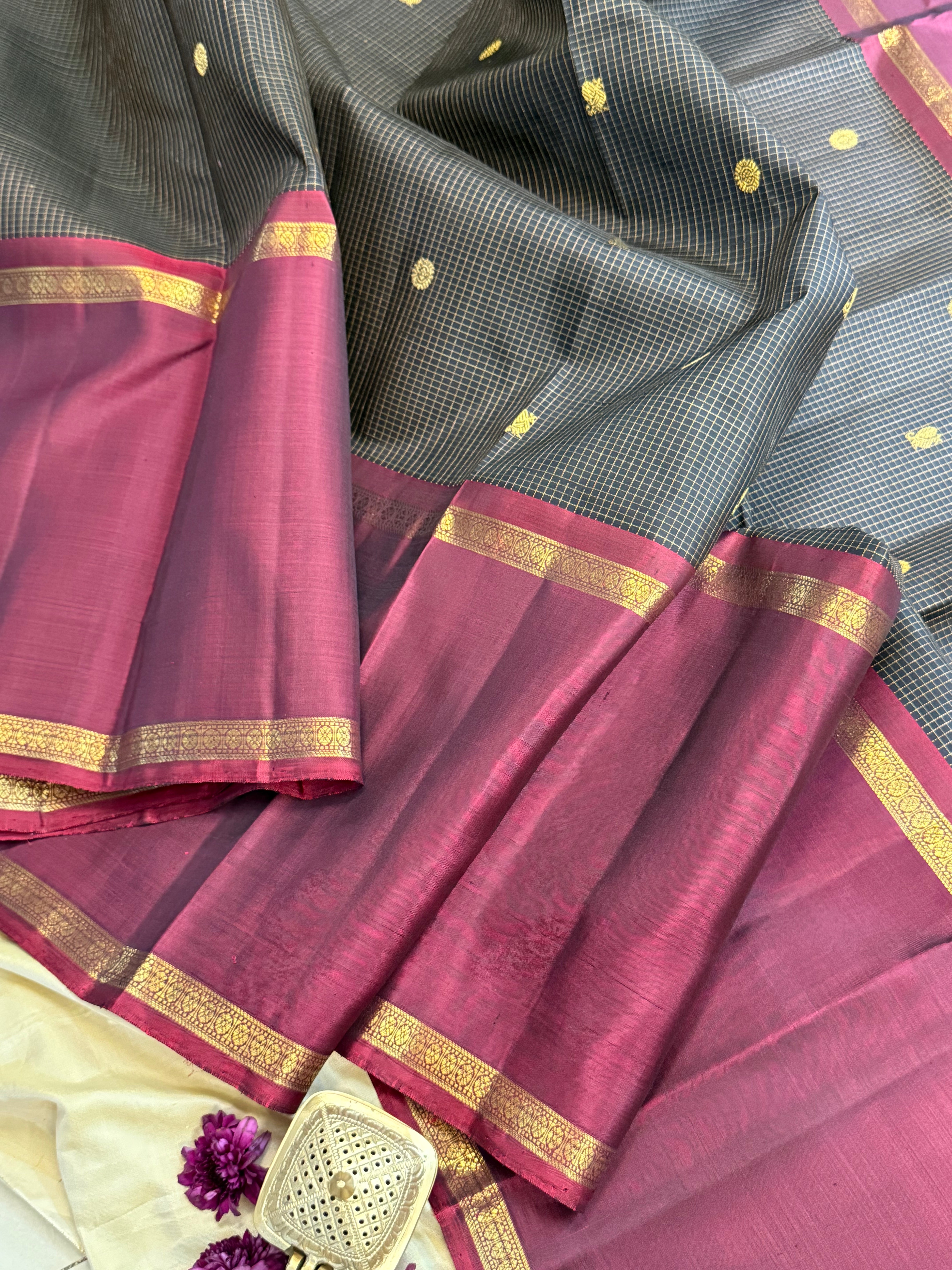 Black Zari moobagam  / Kanjipuram silk