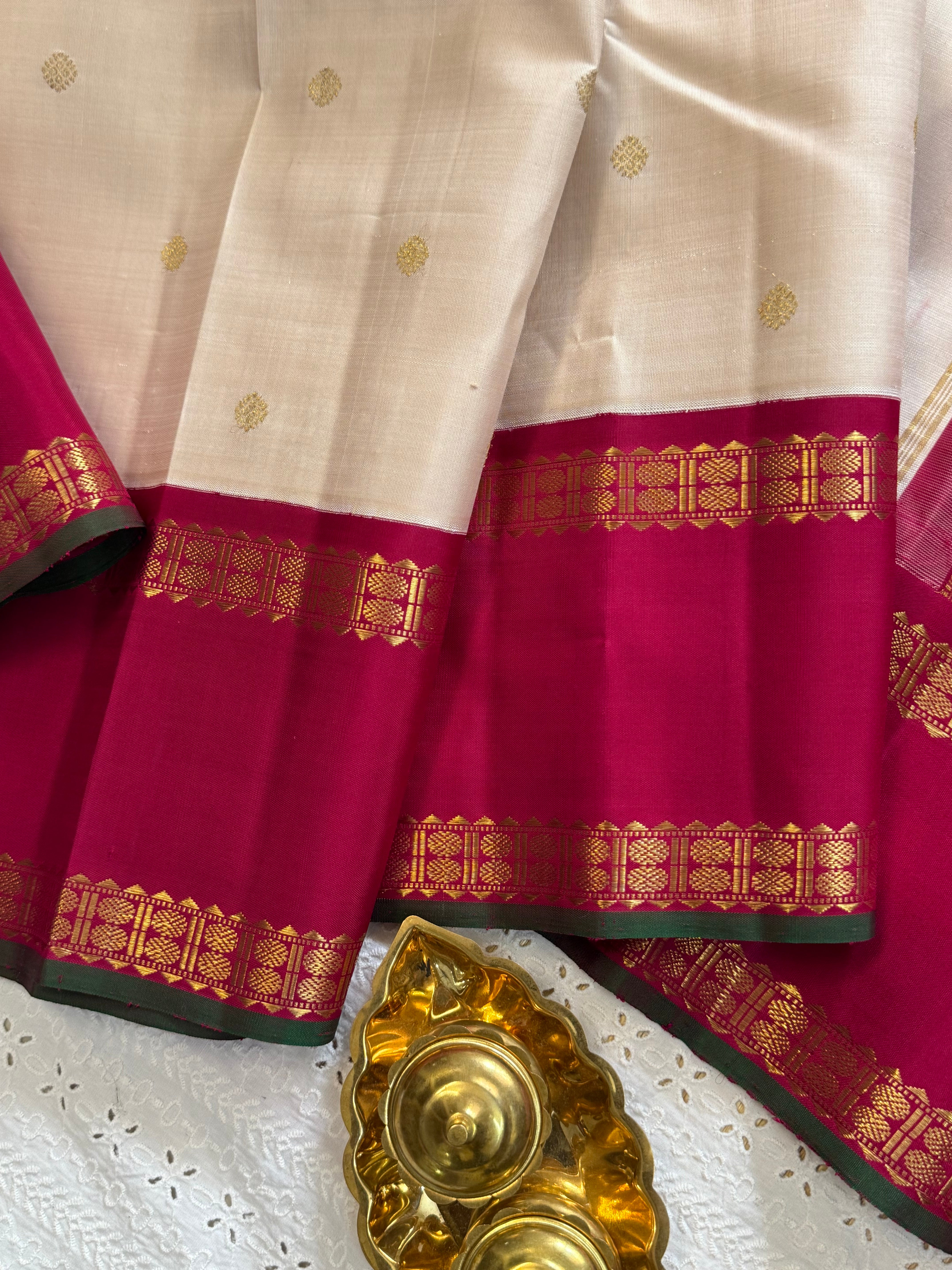 Offwhite and pinkish Araku rettapet border kai korvai/ Kanjipuram silk