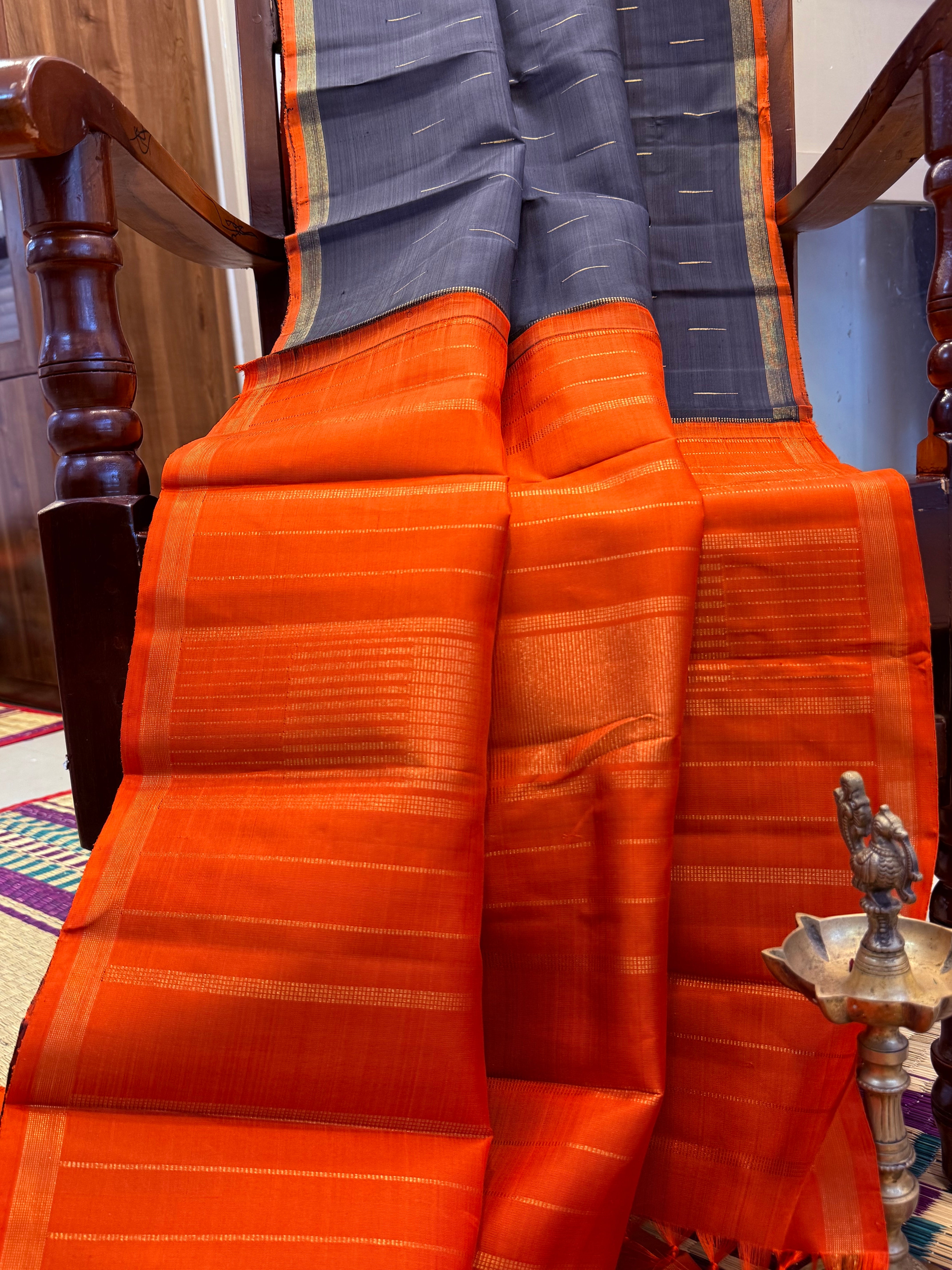 Black malli moggu borderless/ Kanjipuram silk CL10147