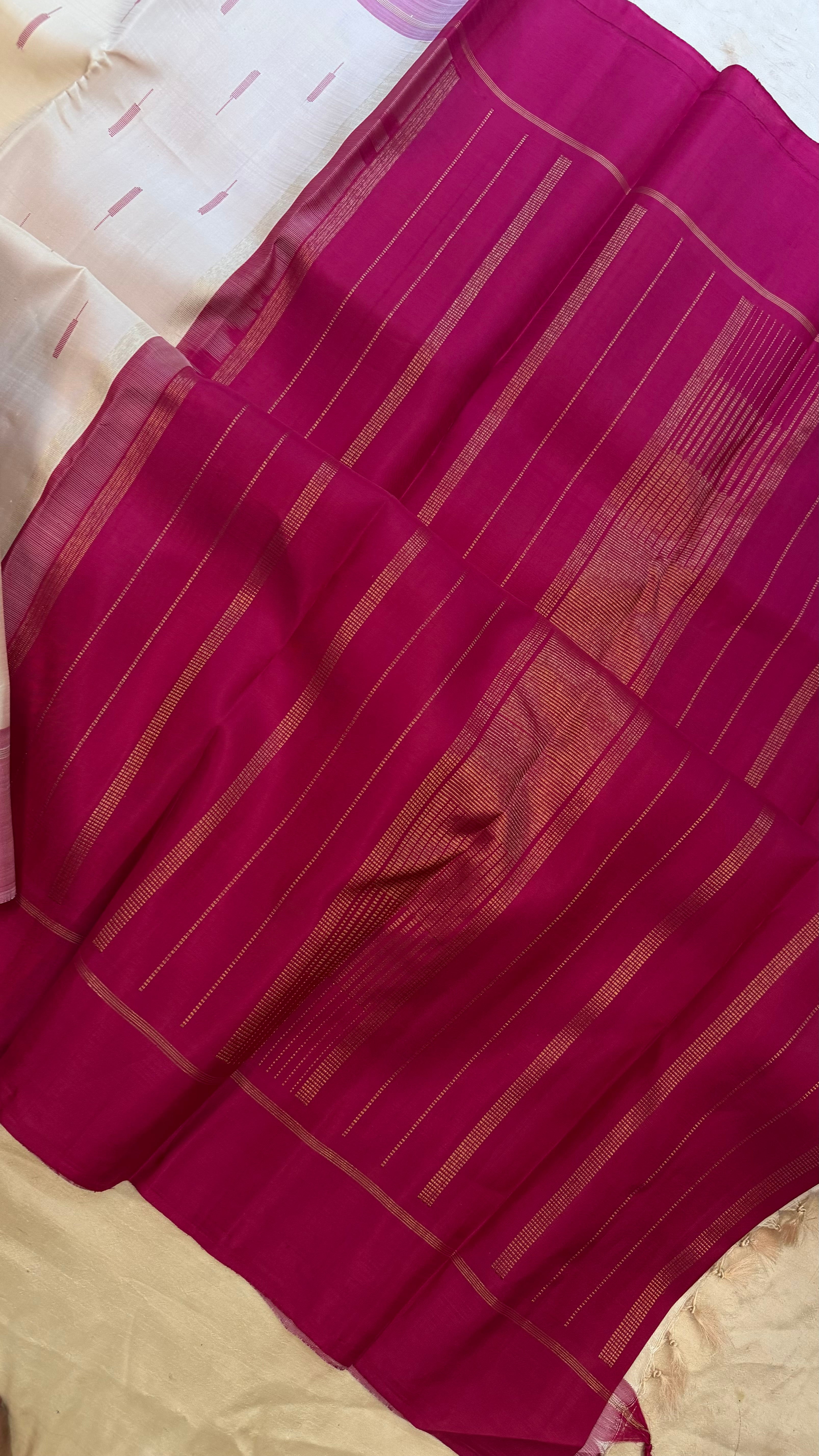 Venpattu series malli Butta / Kanjipuram silk.