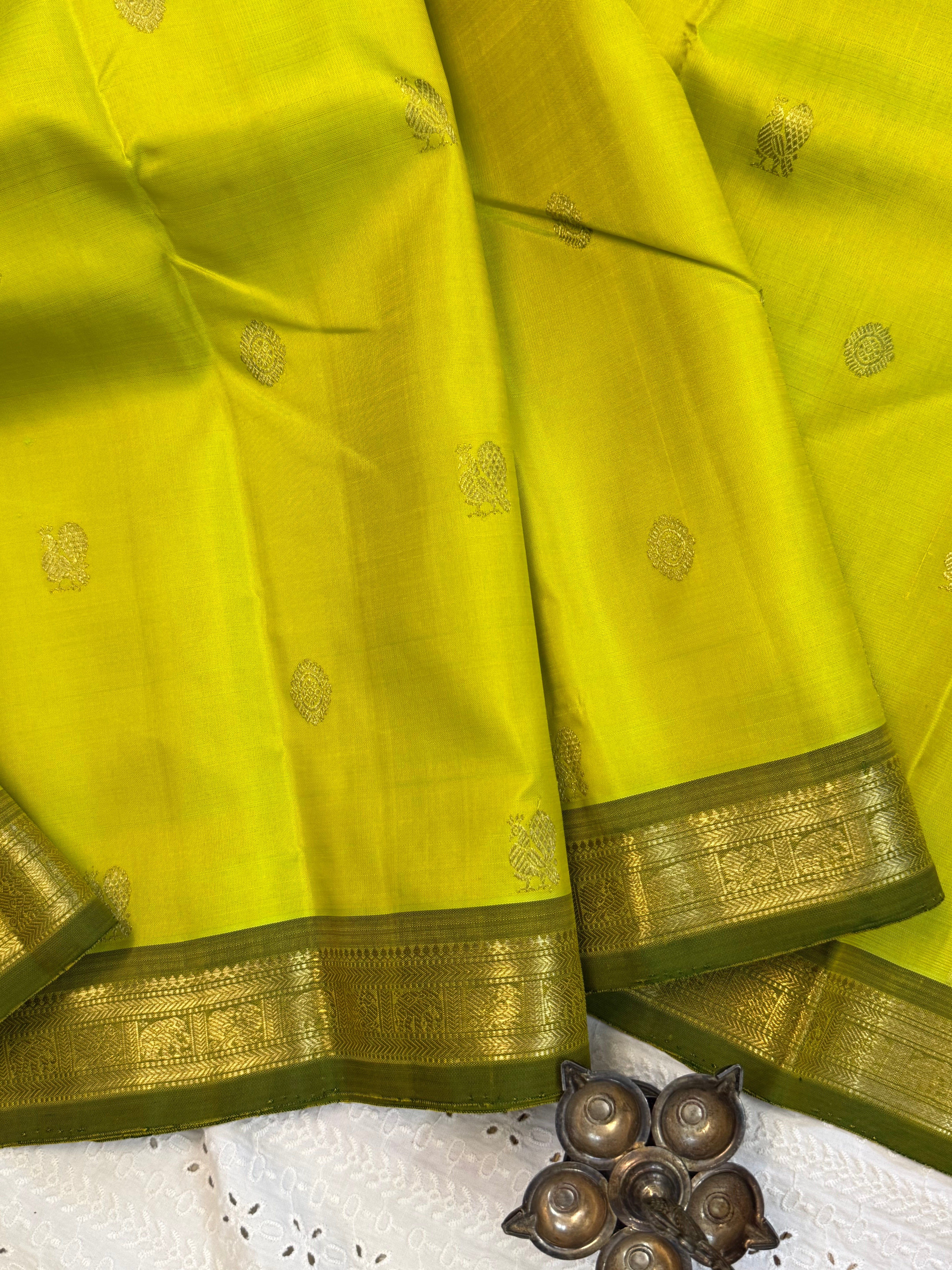 Lime green small border  / Kanjipuram silk