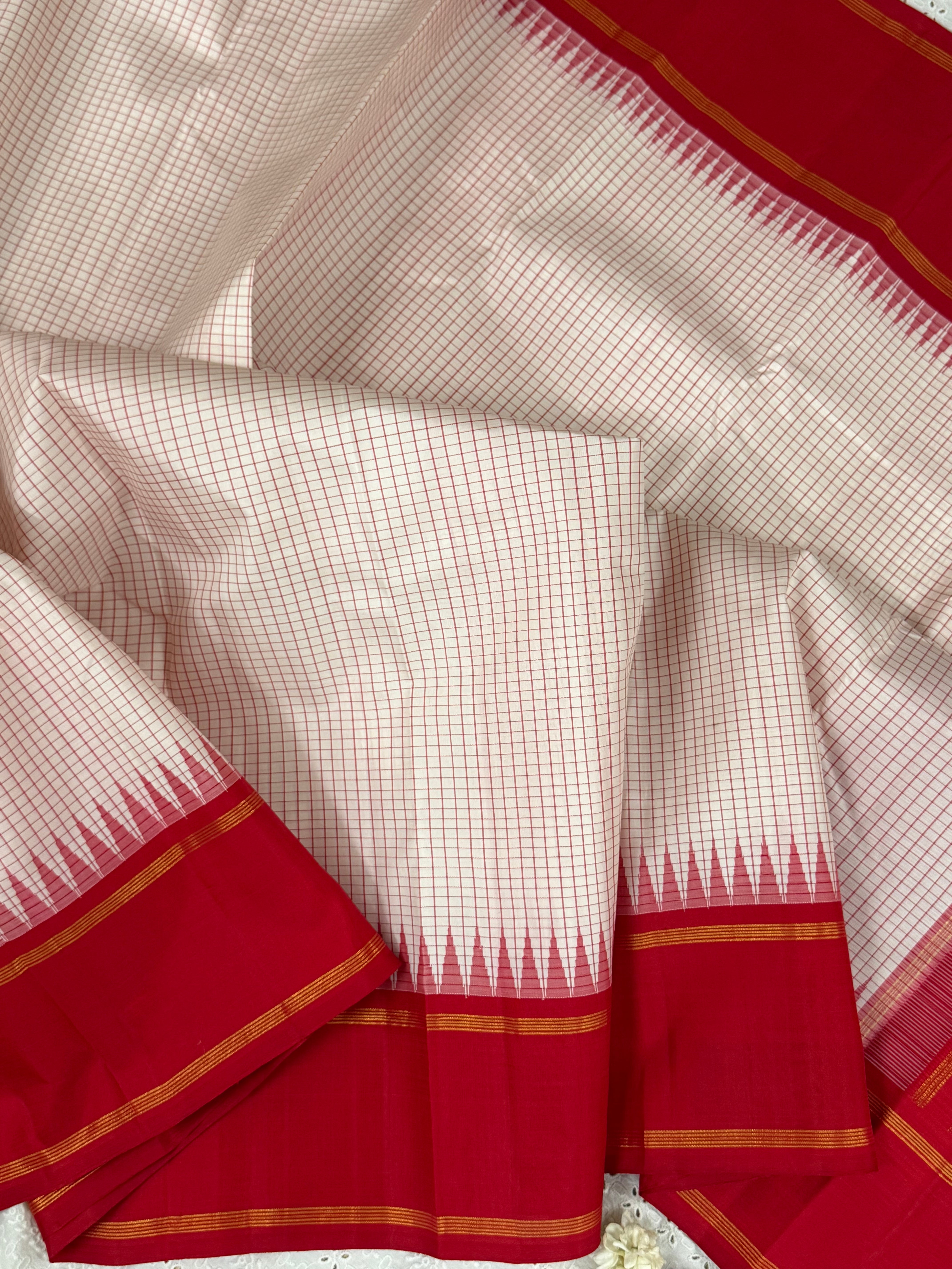 Offwhite kattam and red korvai / Arani silk