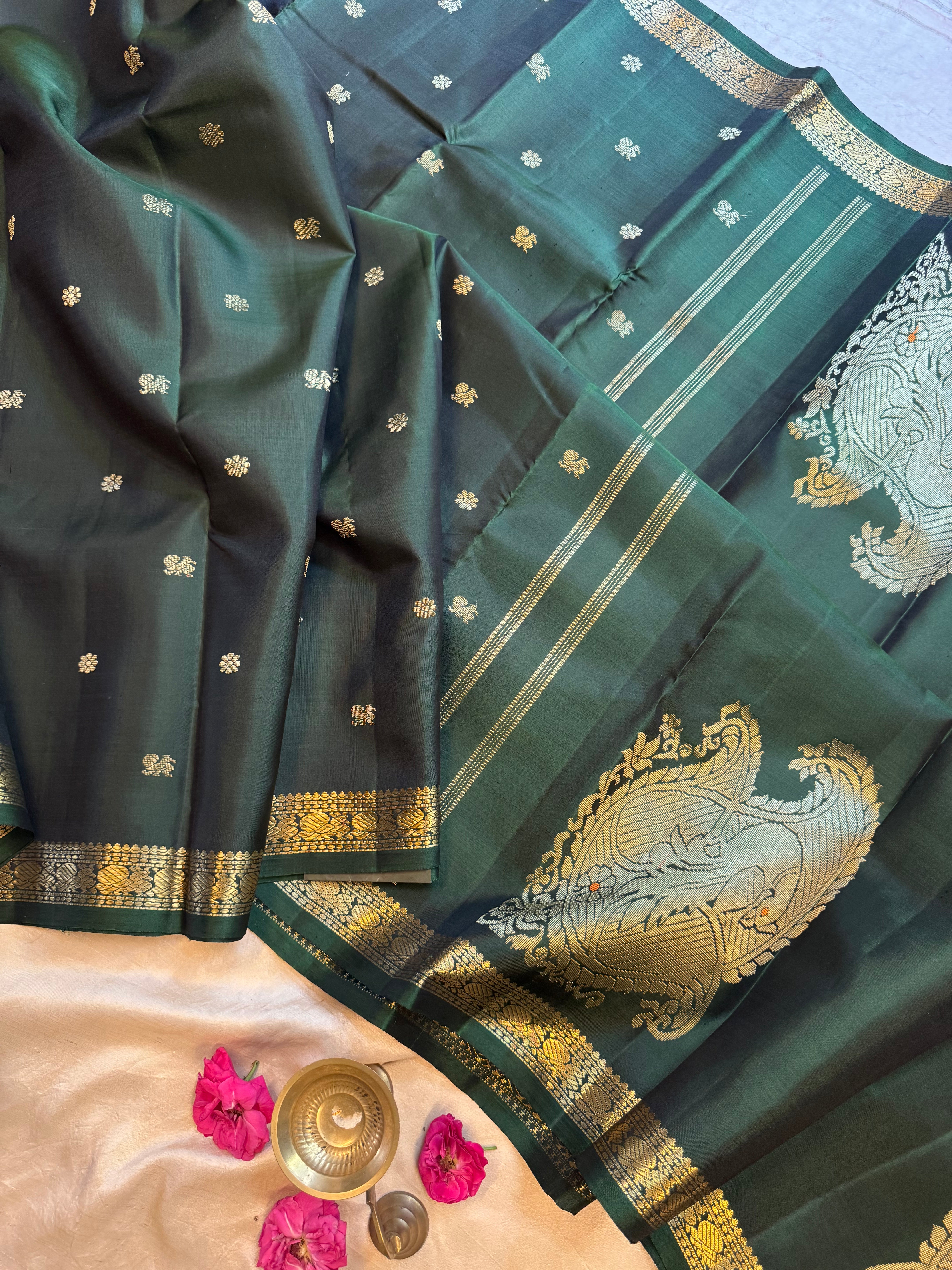 Bottle green small border kanjipuram silk