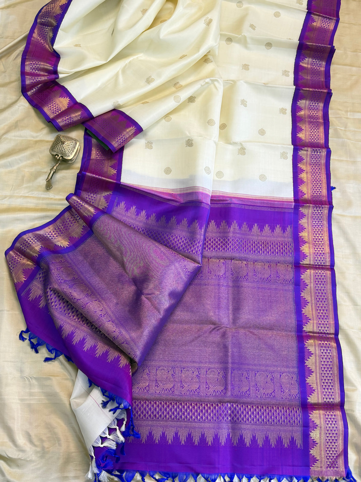 Off white Kai Korvai / pure Kanjipuram silk