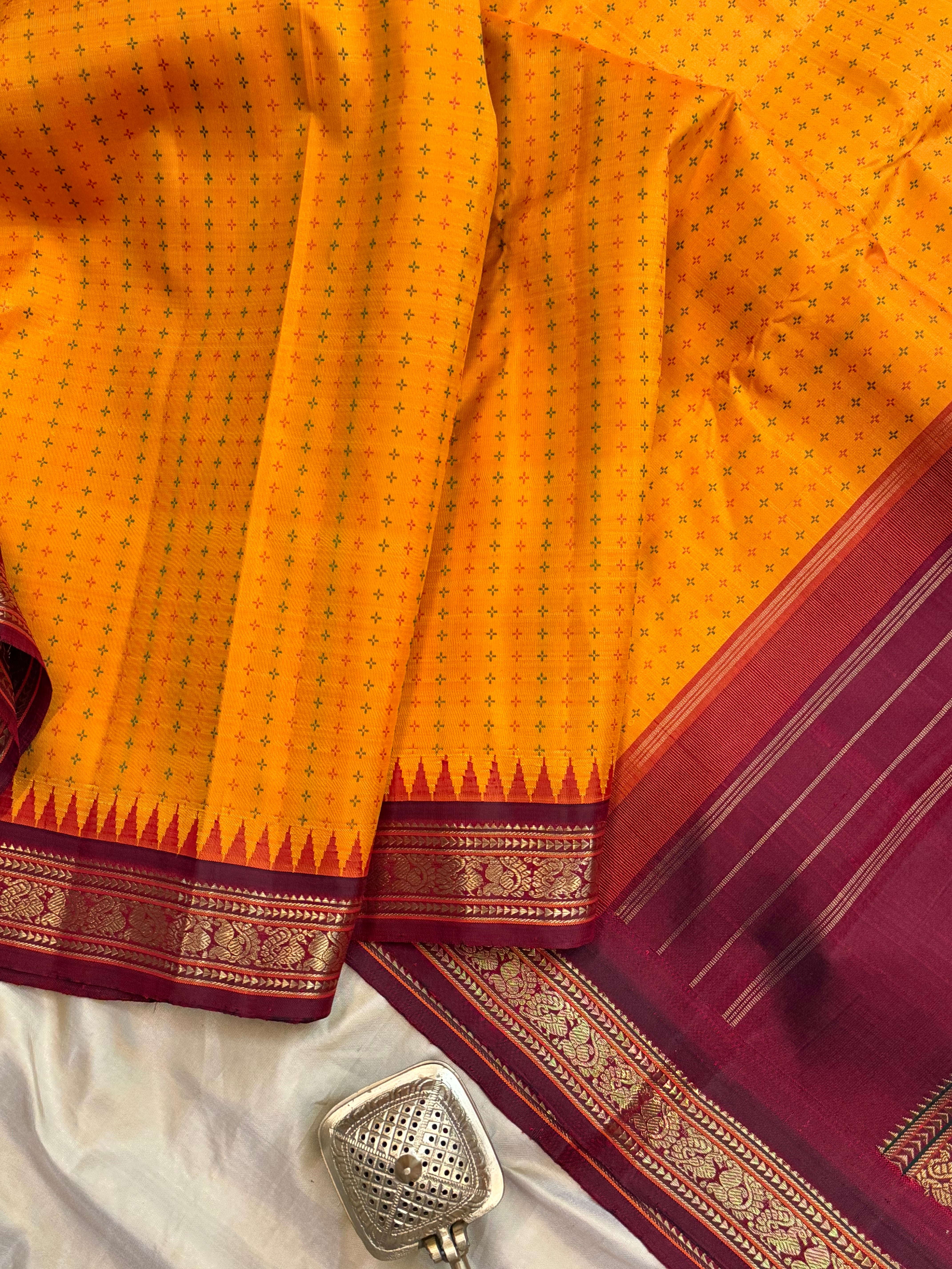 Mambazha manjal color plus Butta Korvai   / Kanjipuram silk