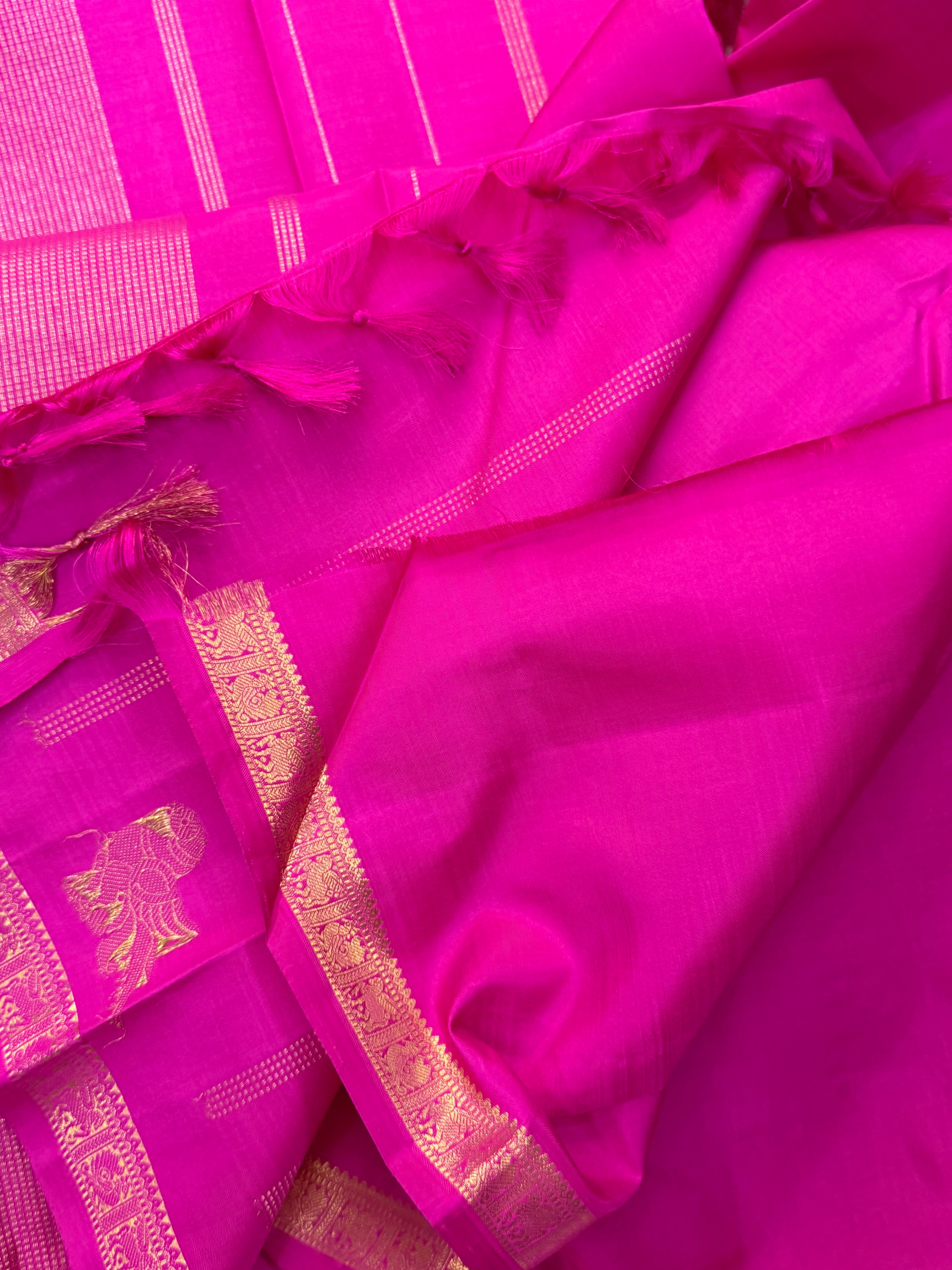 Rani pink Kili border  / Budget friendly Kanjipuram silk sarees