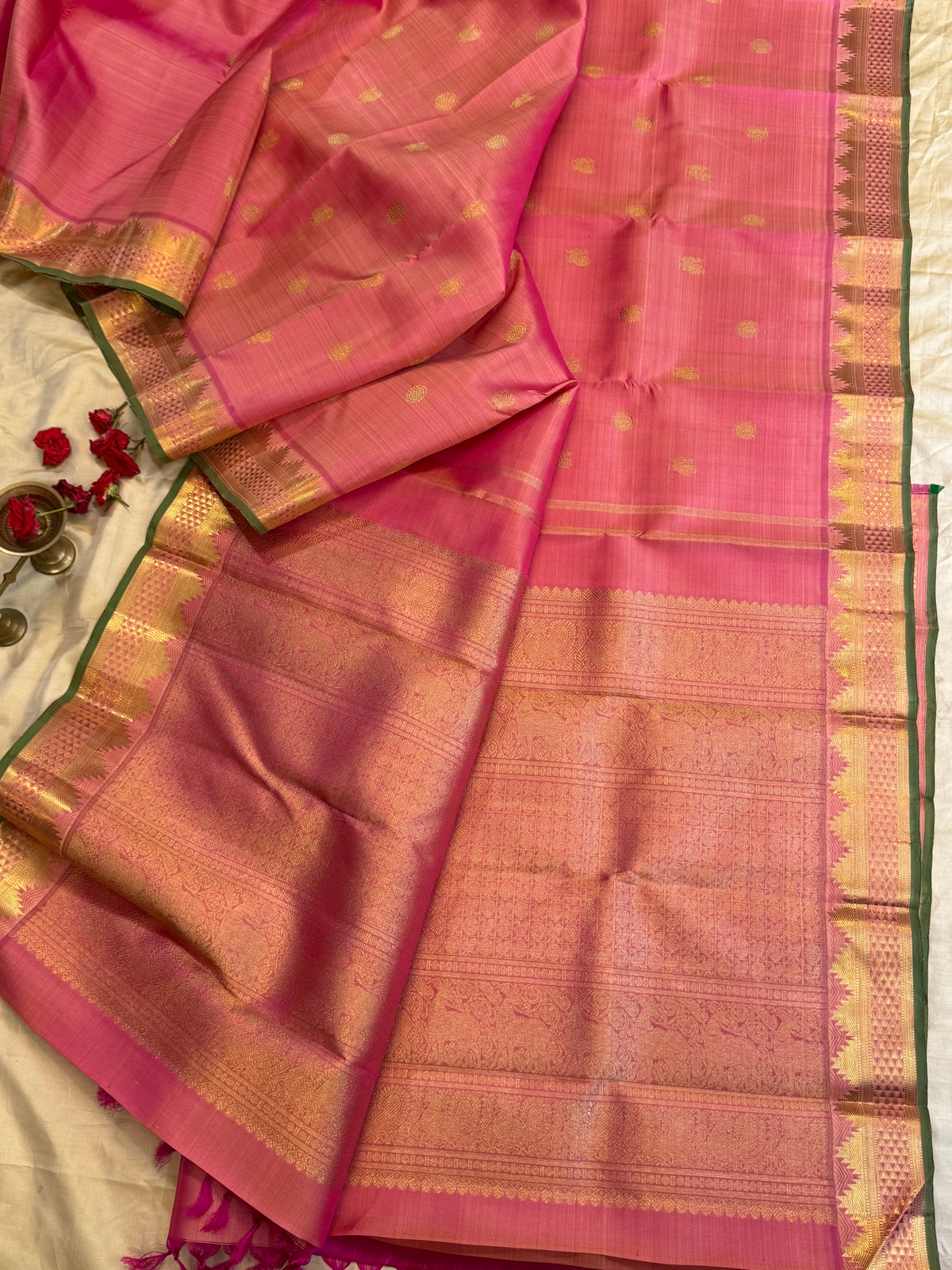 Onion pink araimadam and temple border / Kanjipuram silk