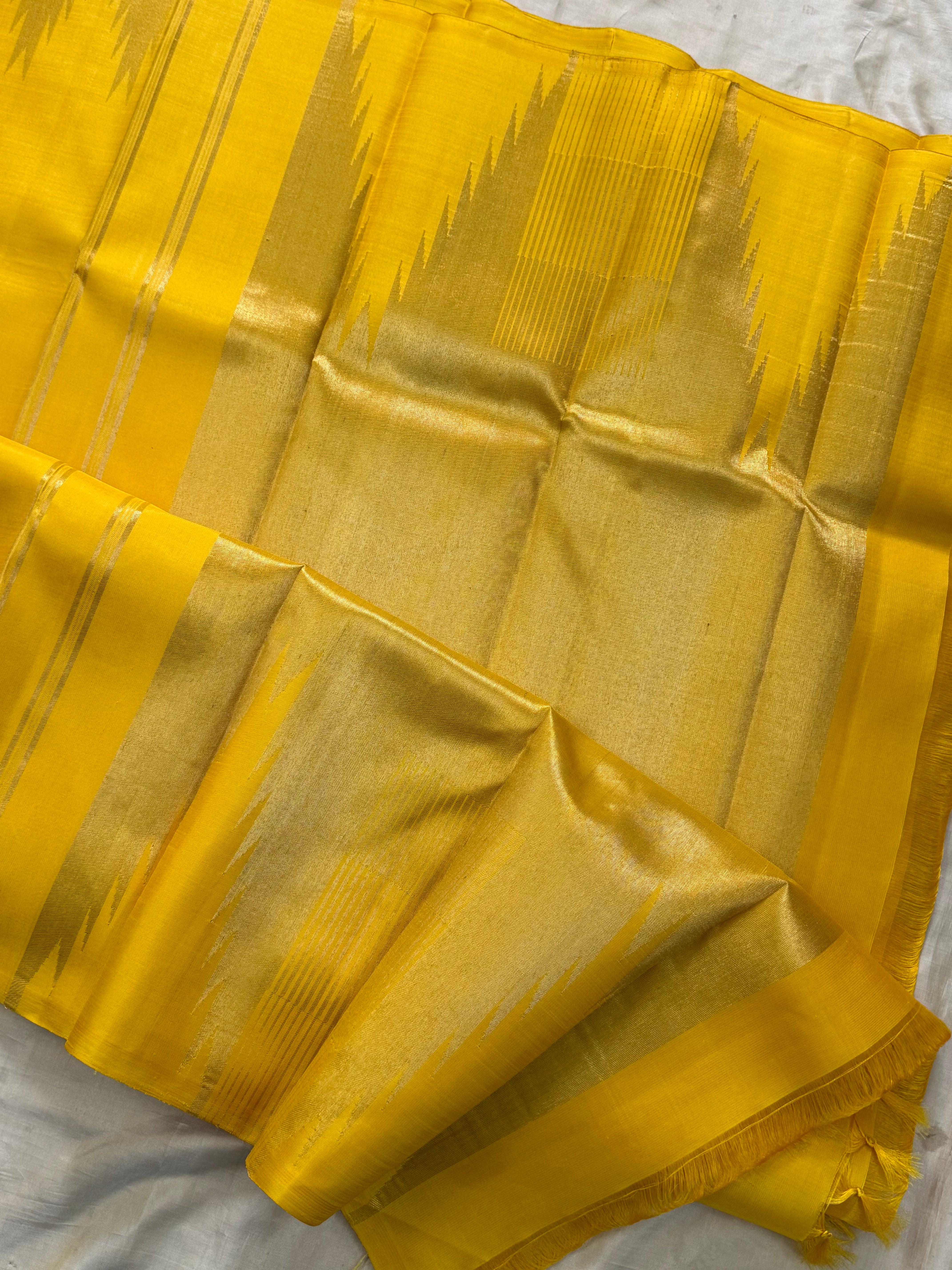 Golden yellow 8 kol temple border / Kanjipuram silk CLSA6306