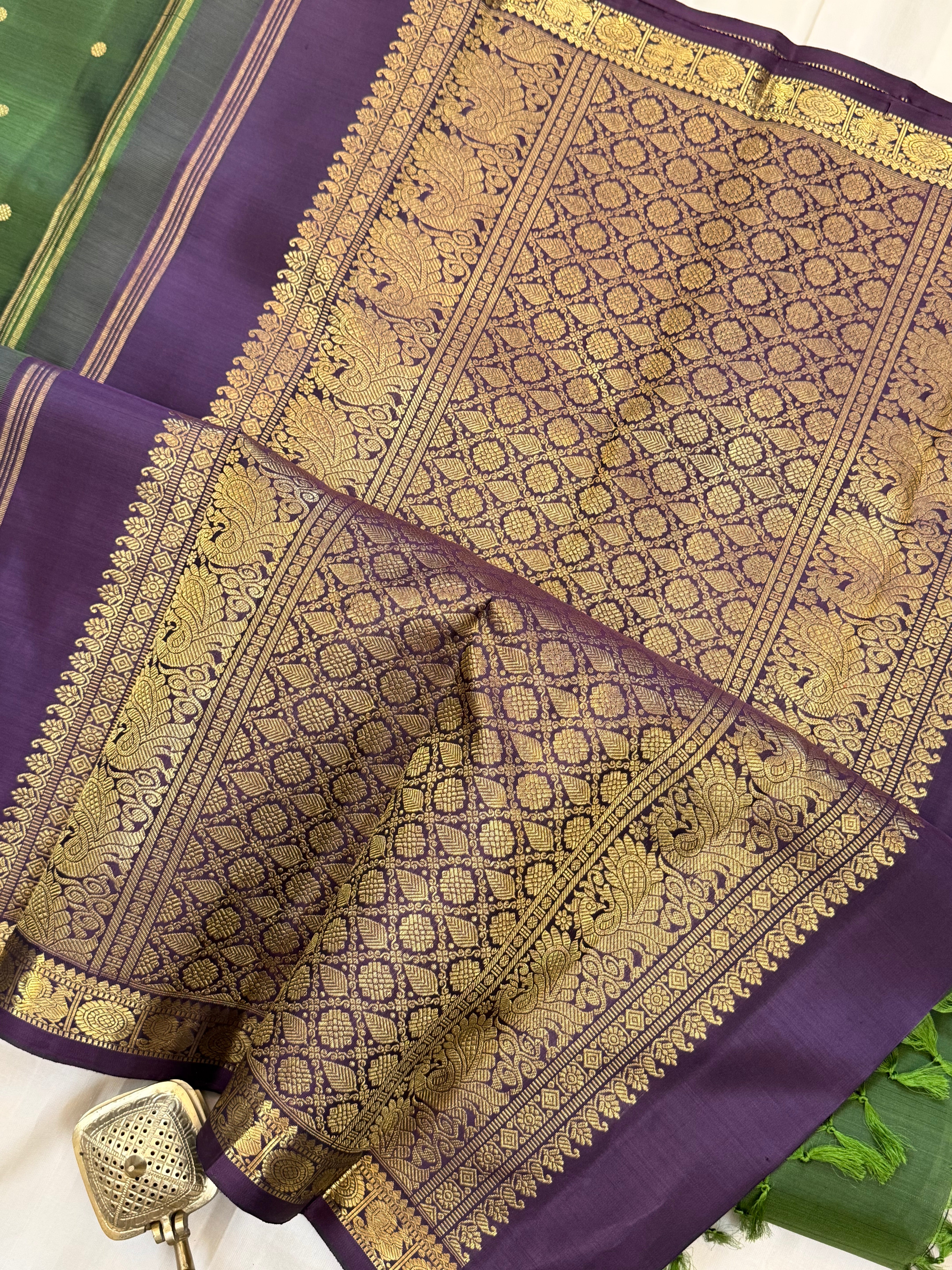 Chatniy green small border / kanjipuram silk saree clsa 11144