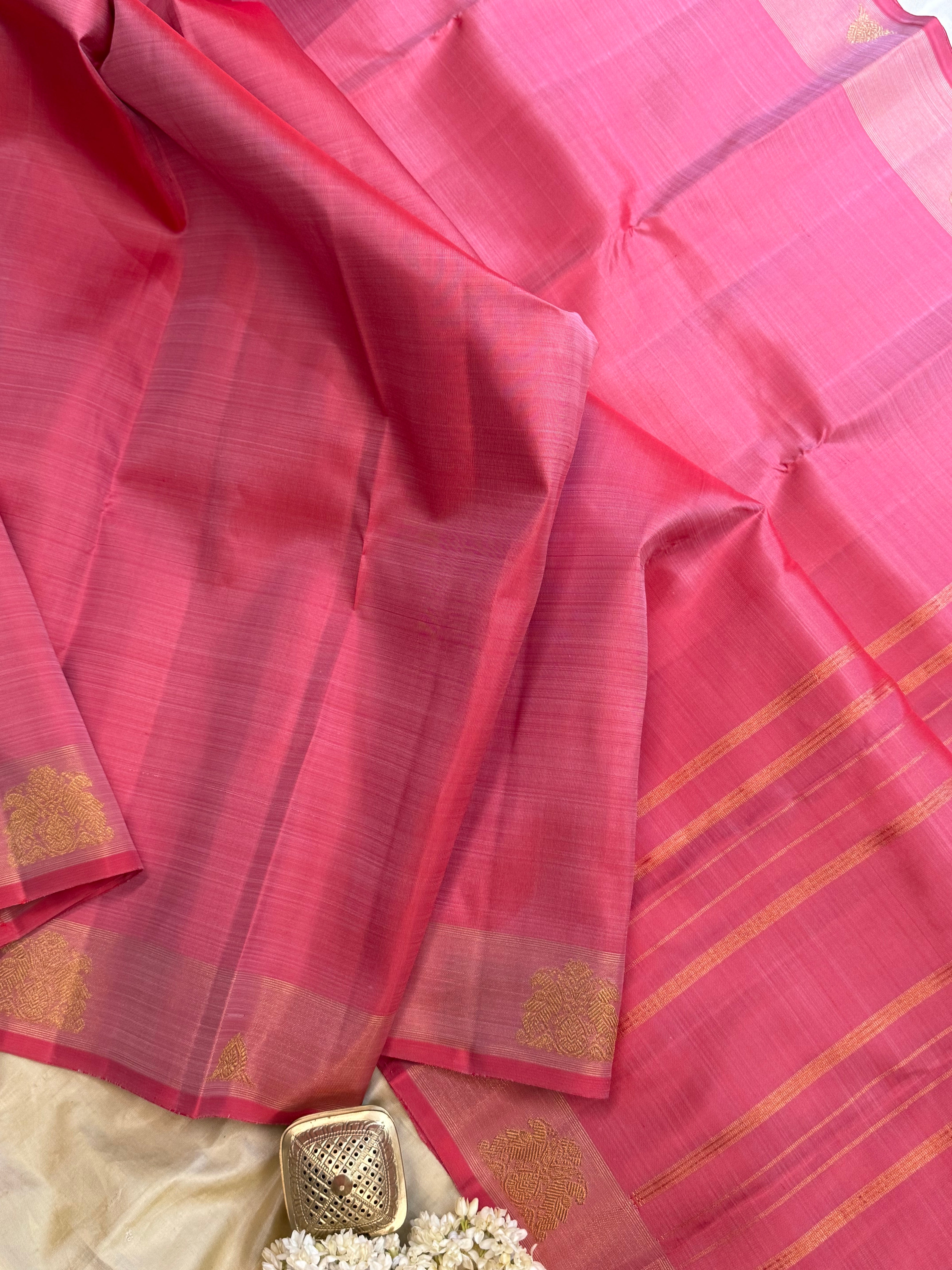 Lotus pink border butta / Kanjipuram silk