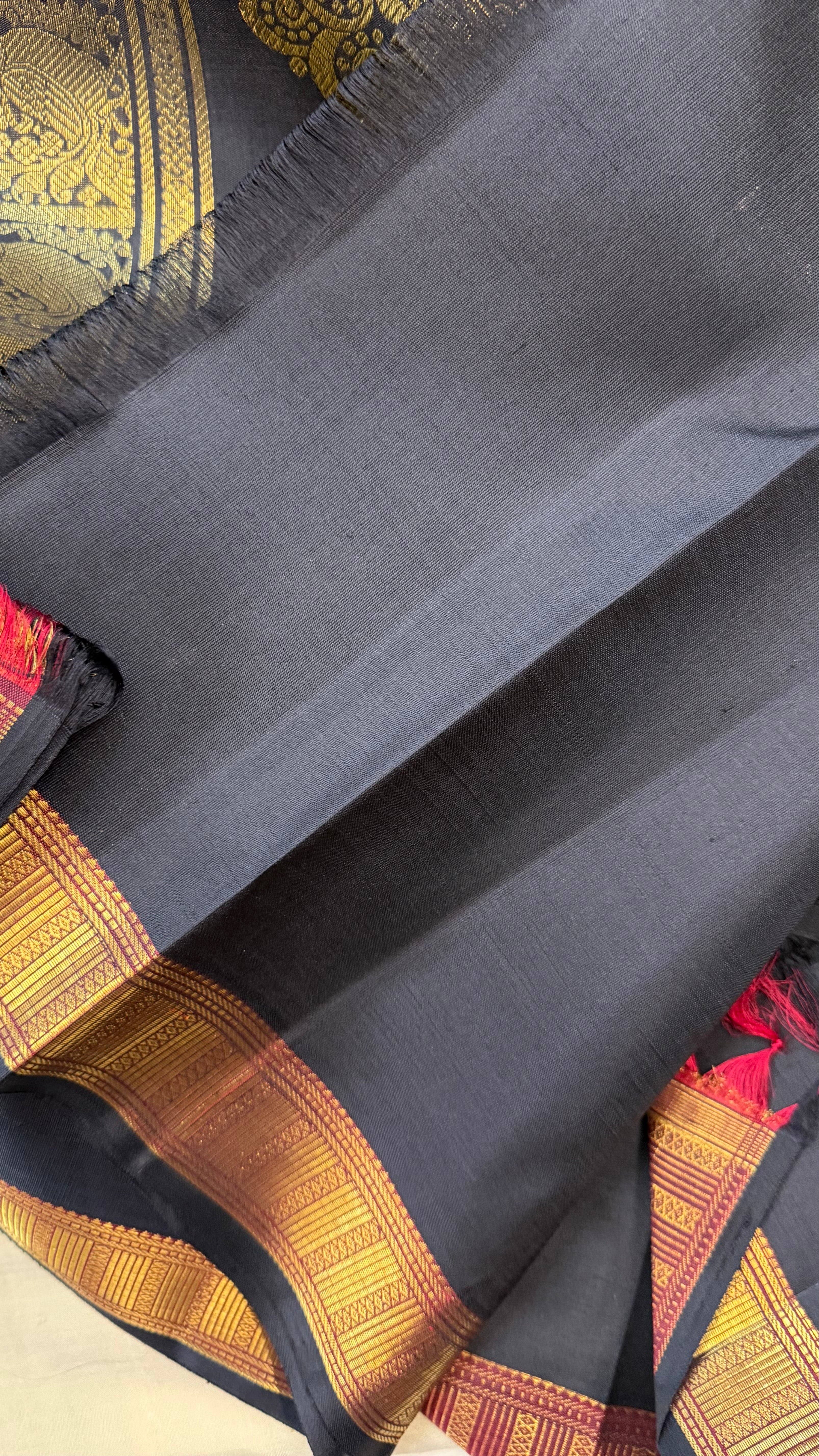 Black Kamalam Butta  / Kanjipuram silk saree