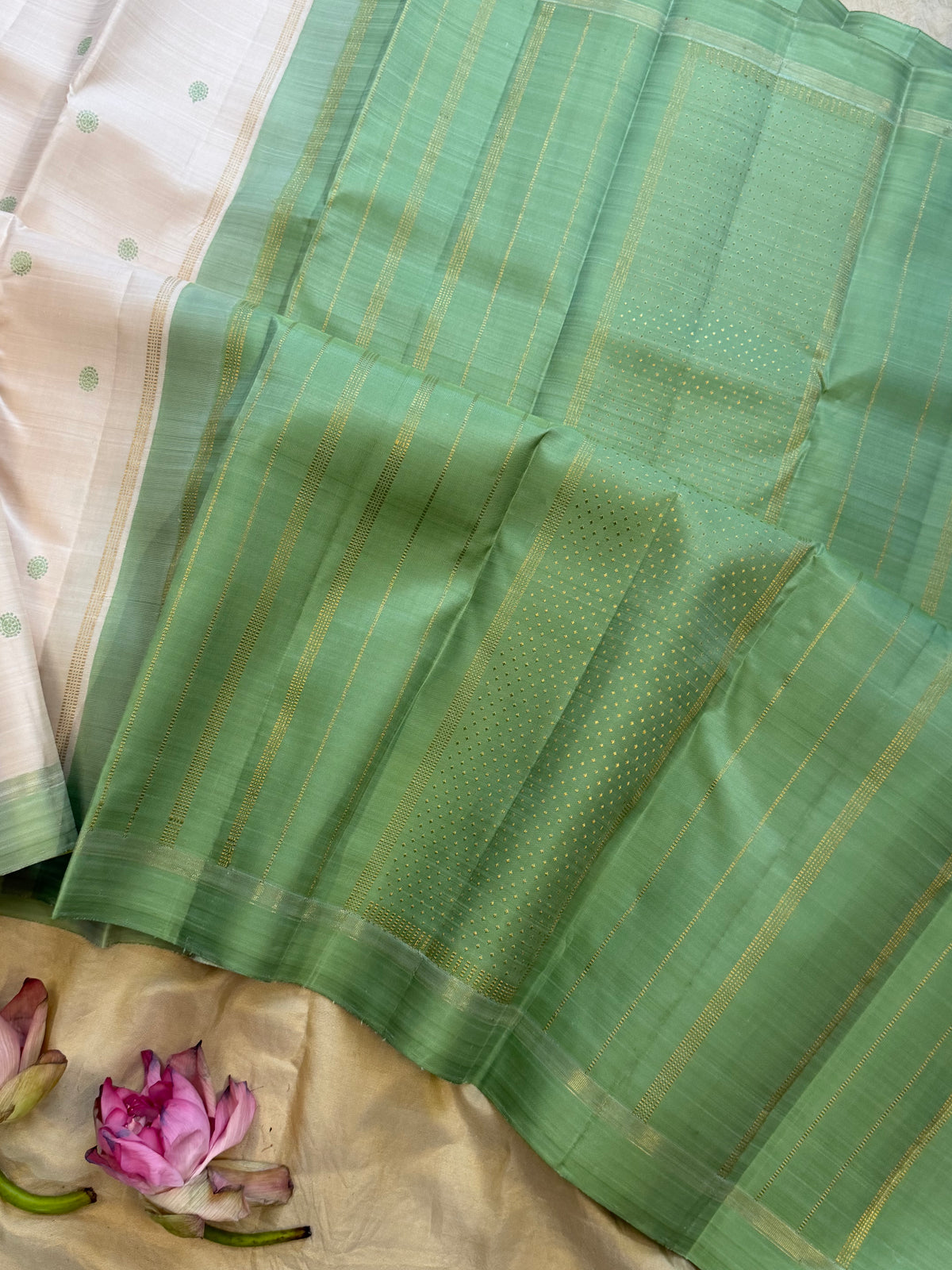 Off white green Butta  simple pure Zari Kanjipuram clsa12717