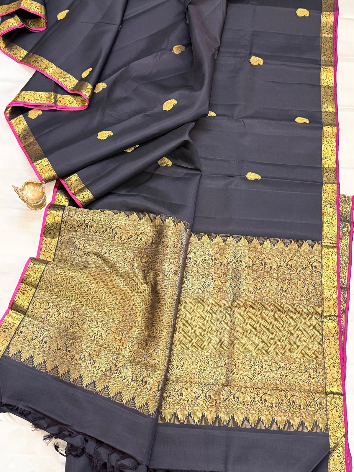 Black simple 2g Kanjipuram silk CLSA11008