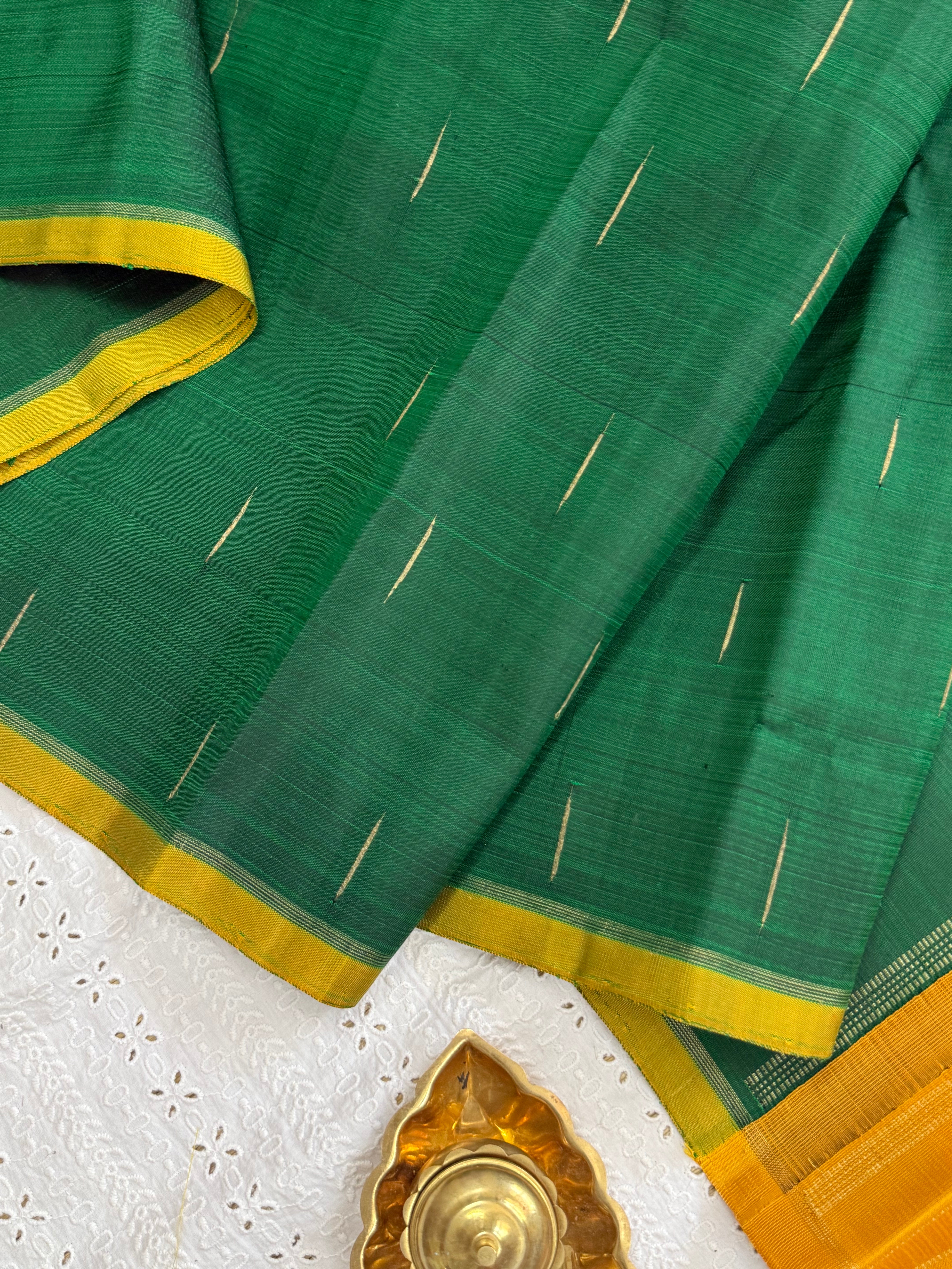 Green malli moggu and mustard / Kanjipuram silk CL9964