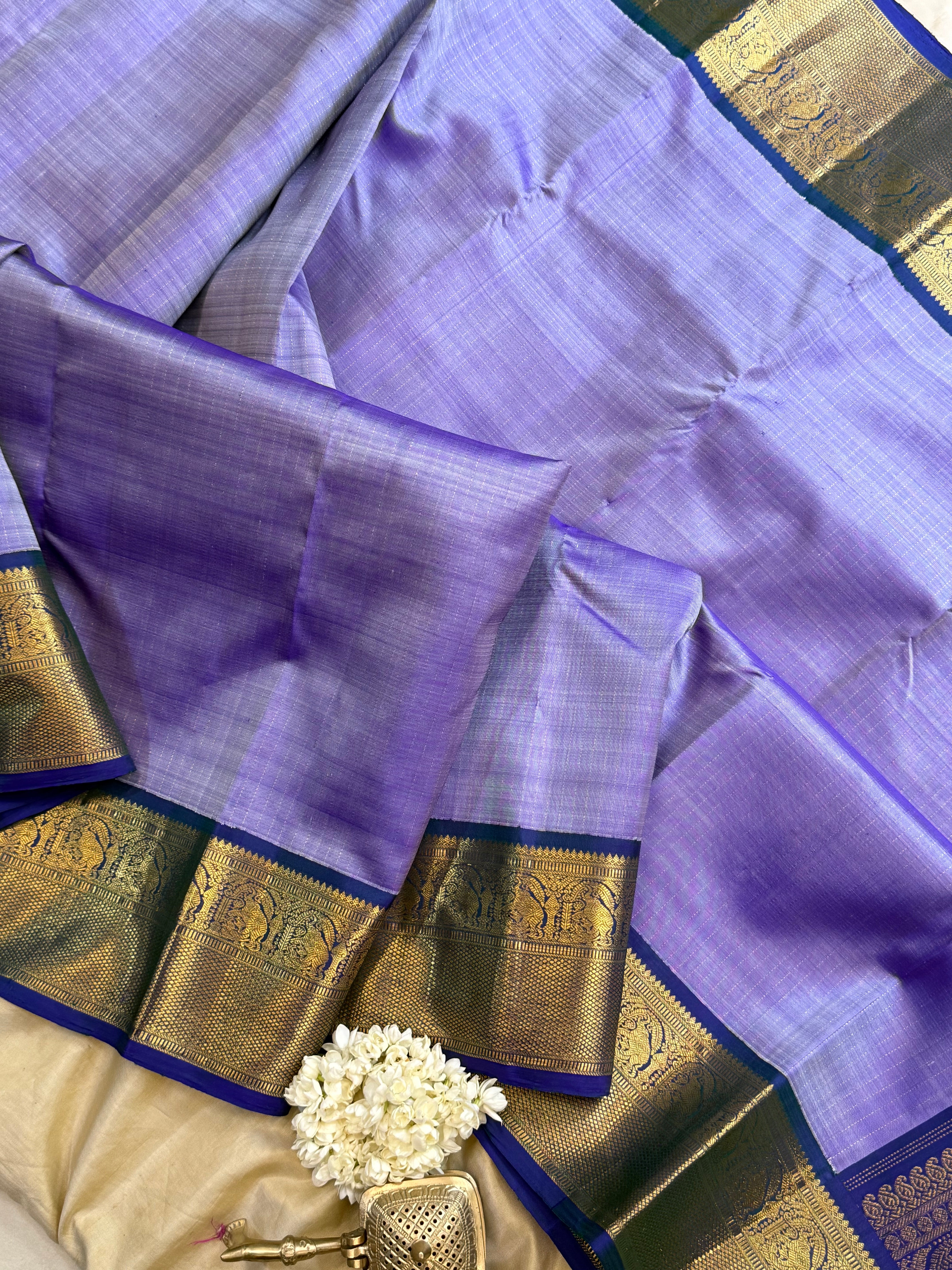 Lavender zari stripes and mayilkazhuthu blue border / Arani silk CL10110