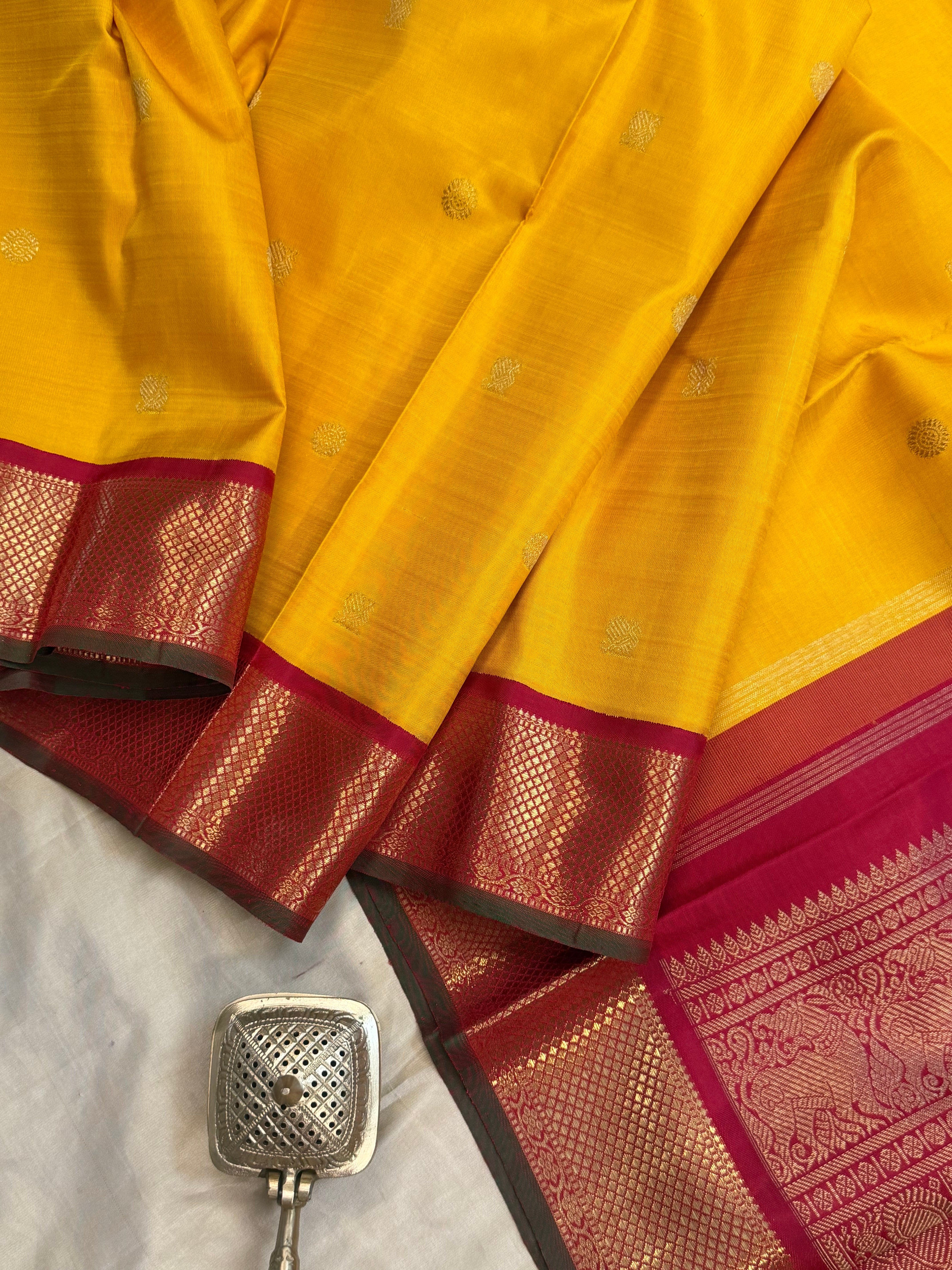 Golden manjal korvai / kanjipuram silk