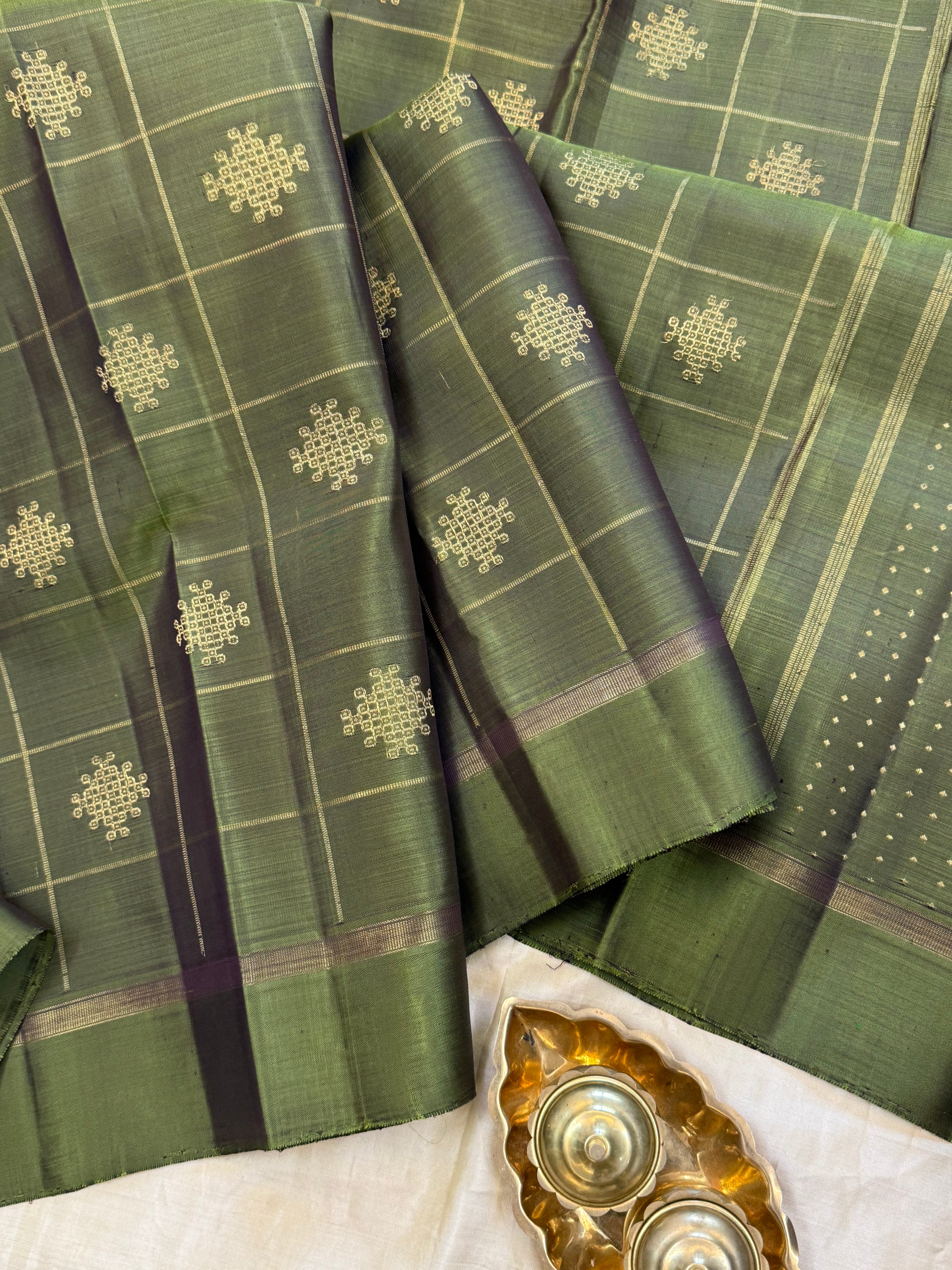 Deep green kattam kolam butta / KANJIPURAM SILK SAREE CLSA 10720
