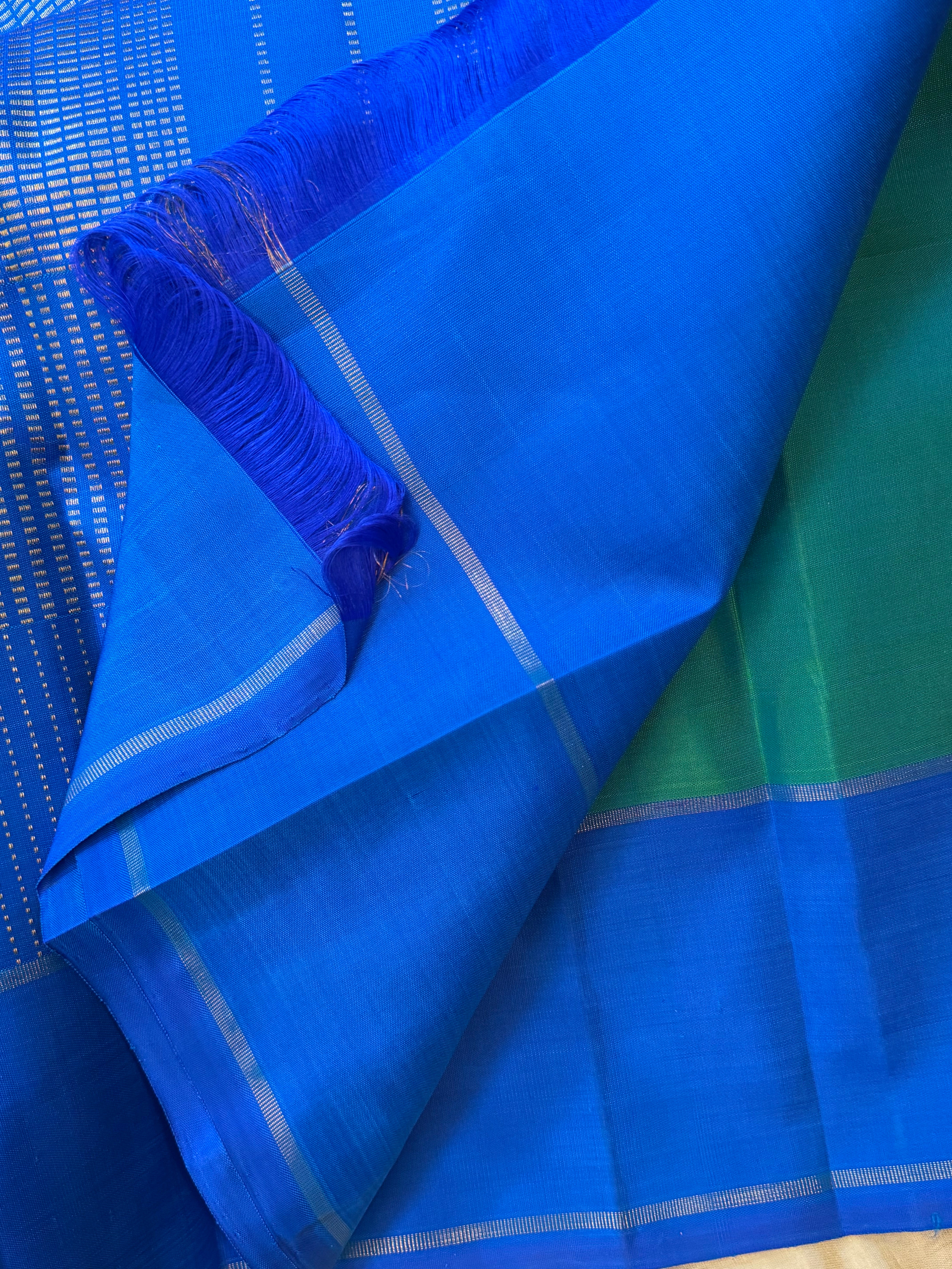 Sea blue annam and chakram butta/ Kanjipuram silk