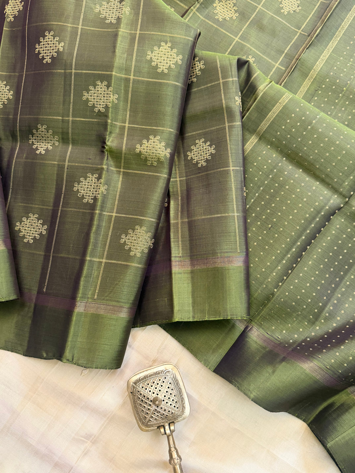 Colours of Navarathri mehandi green / pure Kanjipuram silk