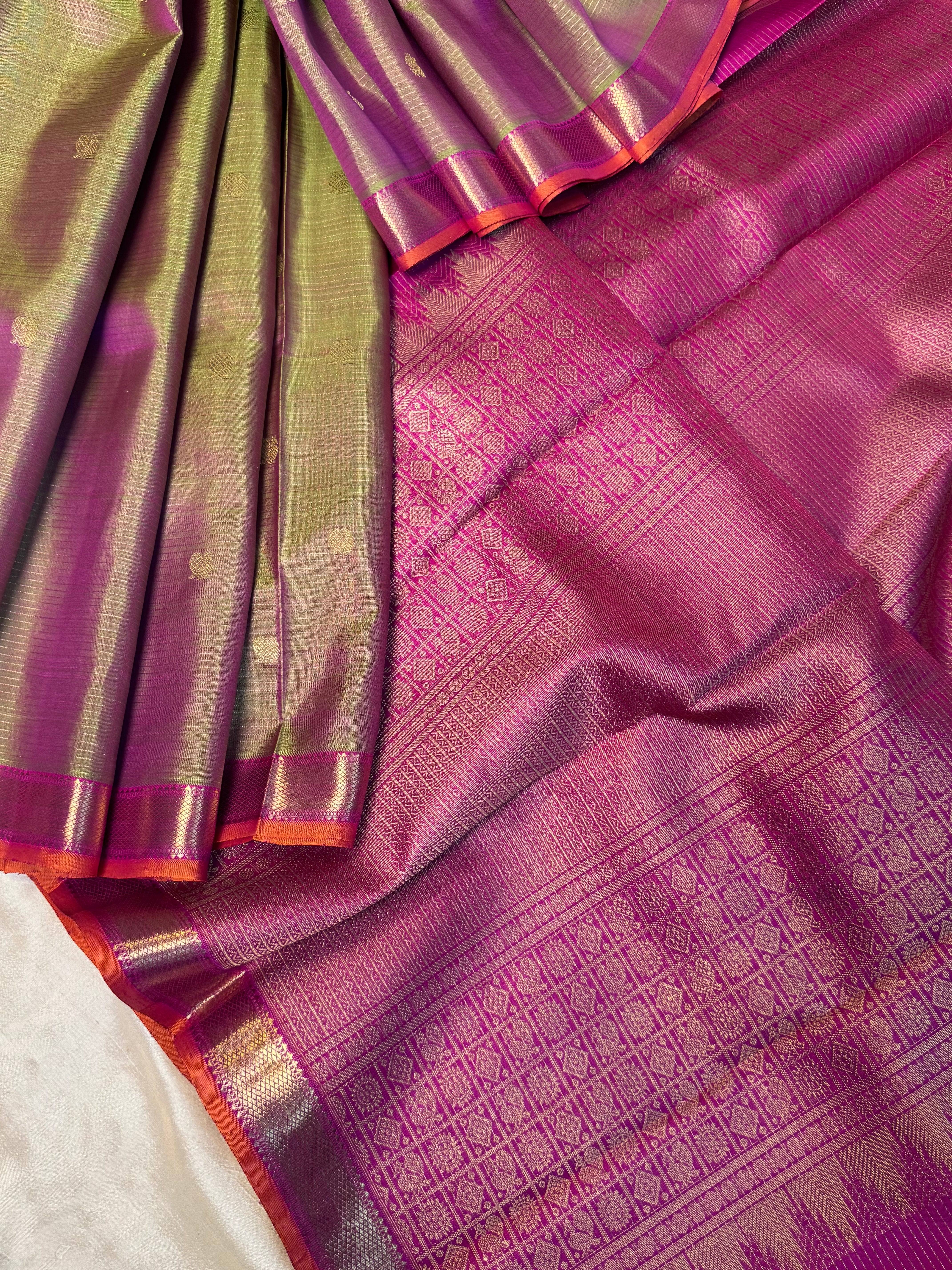 Maanthulir Vairaoosi  / Kanjipuram silk